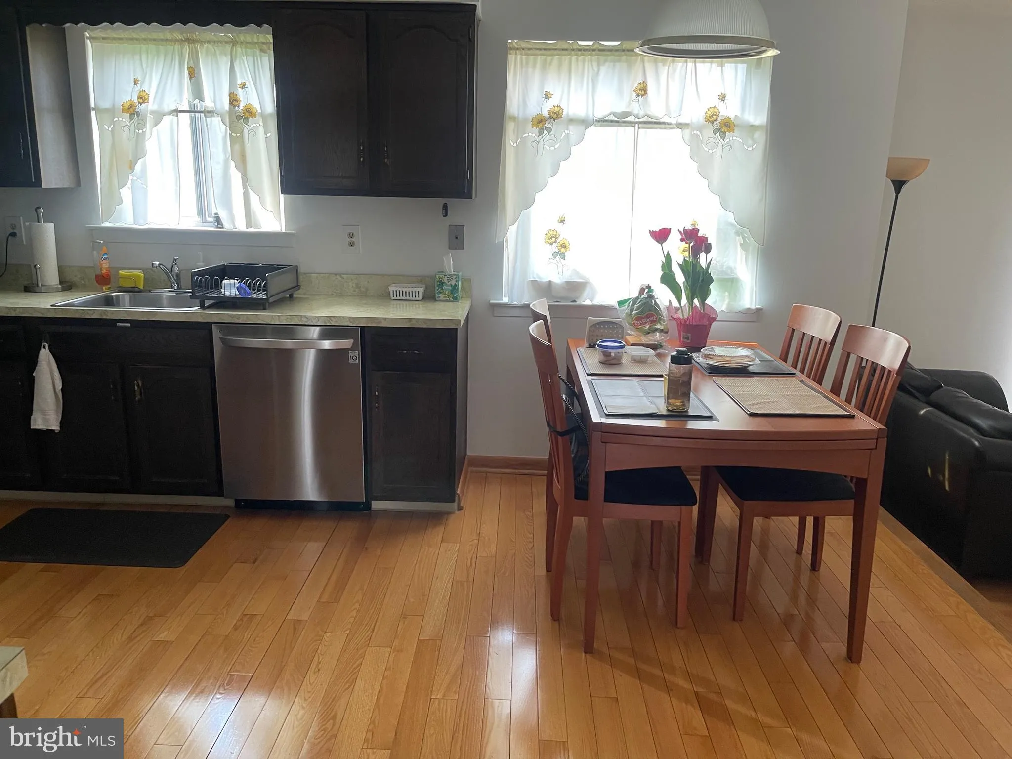 Hightstown, New Jersey 08520, United States, 4 Bedrooms Bedrooms, ,2 BathroomsBathrooms,Residential,Pending,103950