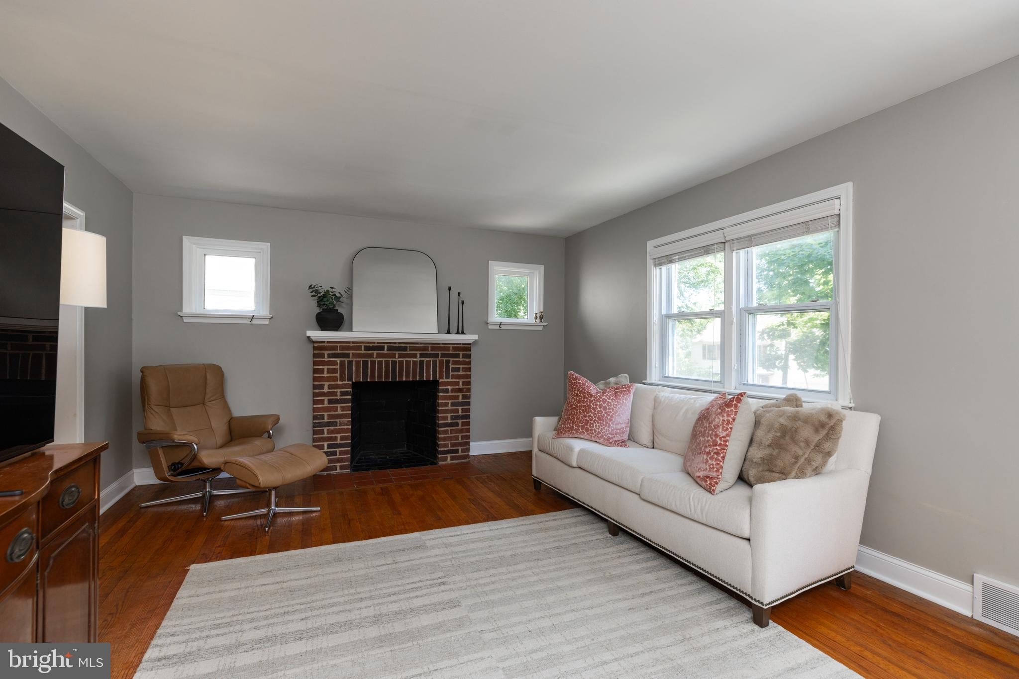 105 LAUREL LANE