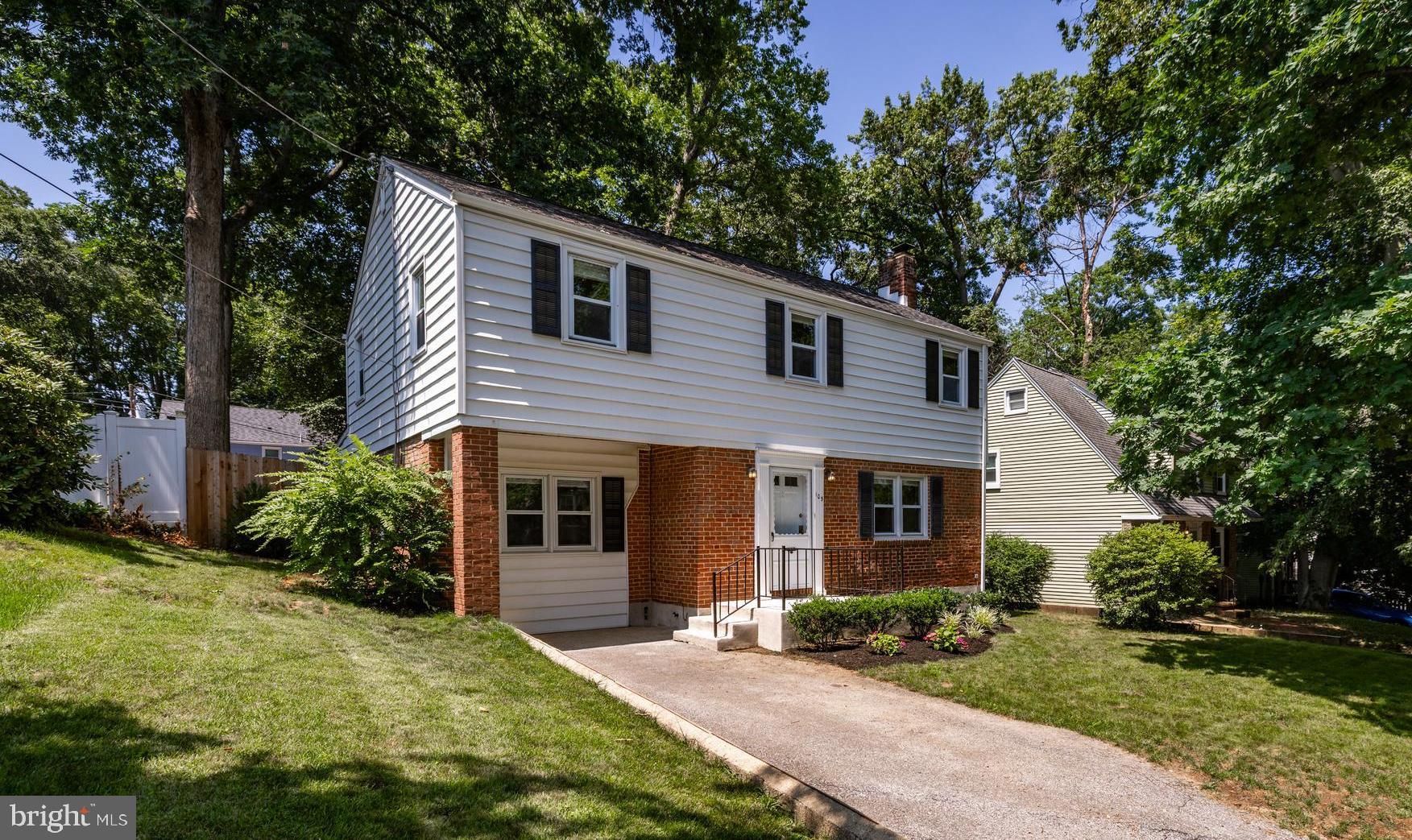 105 LAUREL LANE