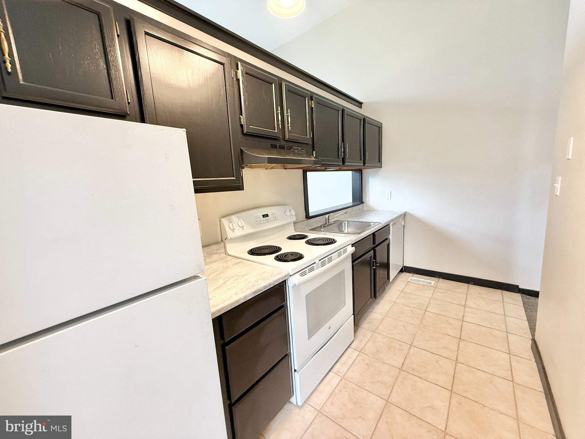 745 MANOR STREET 10