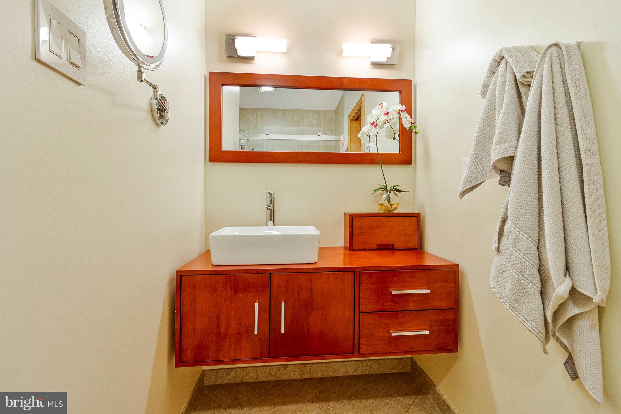 ADAMS COURT - Residential