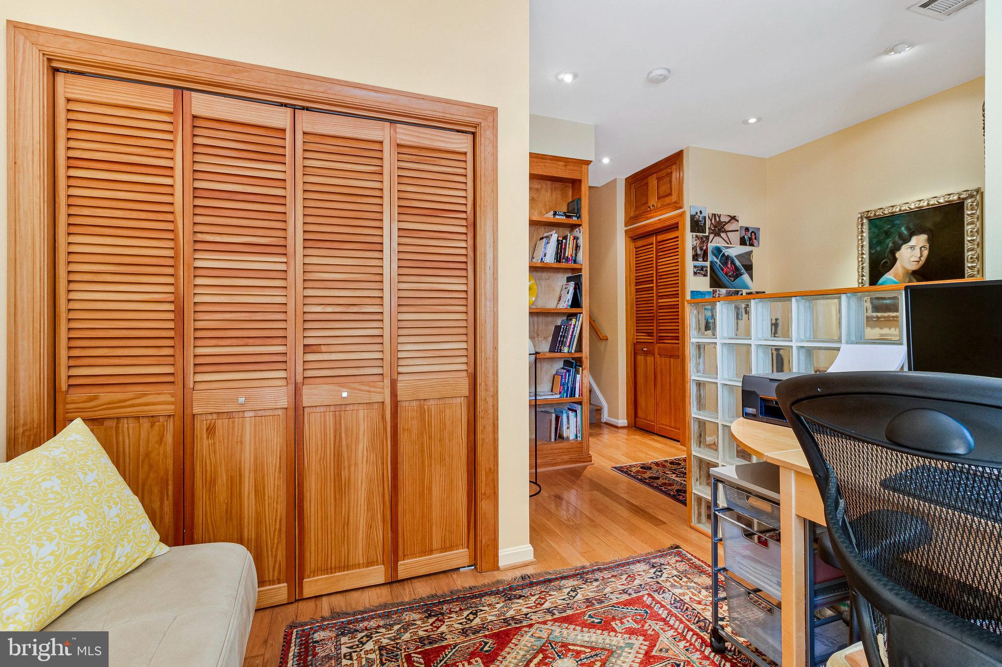 ADAMS COURT - Residential