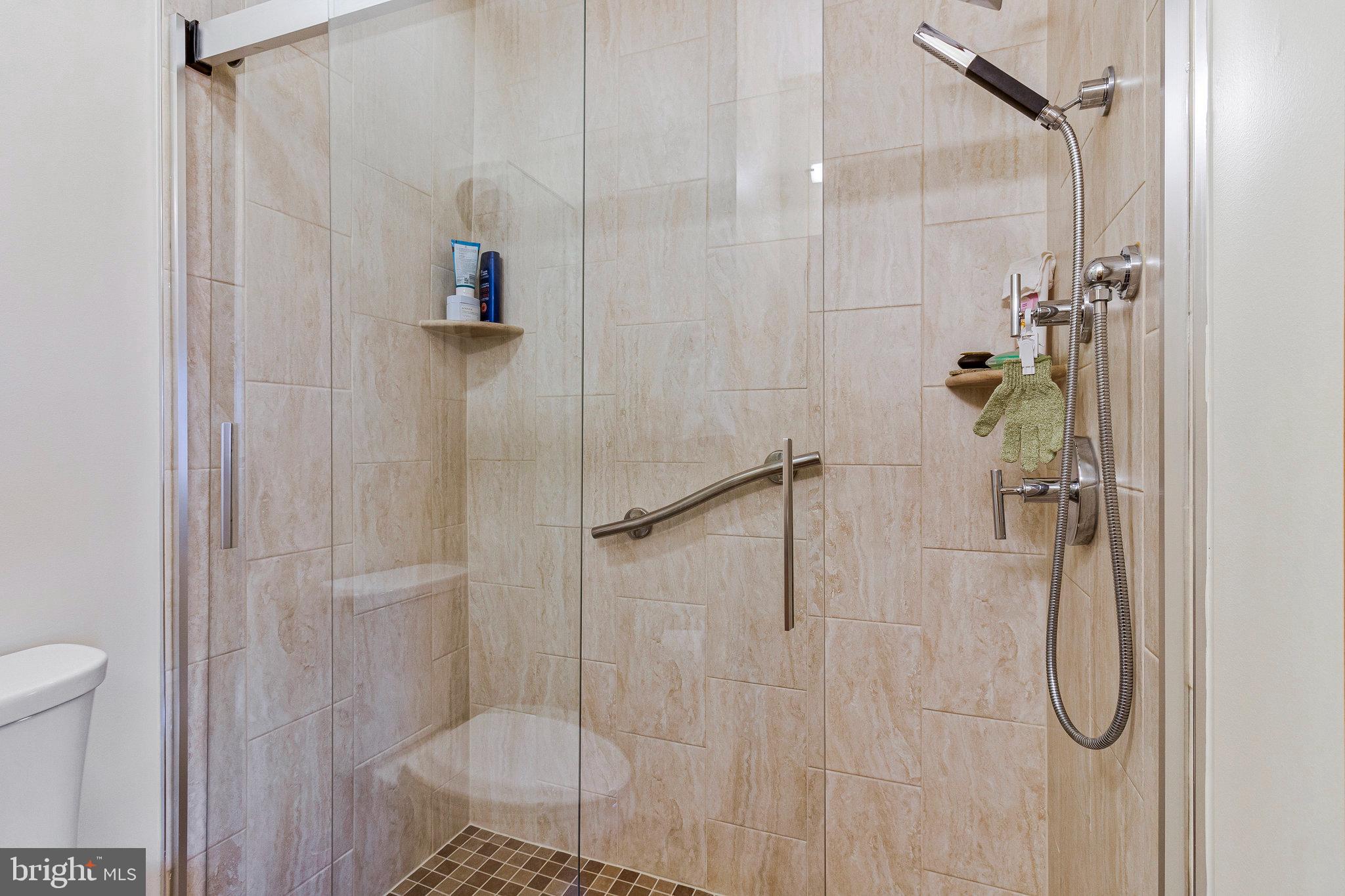 ADAMS COURT - Residential