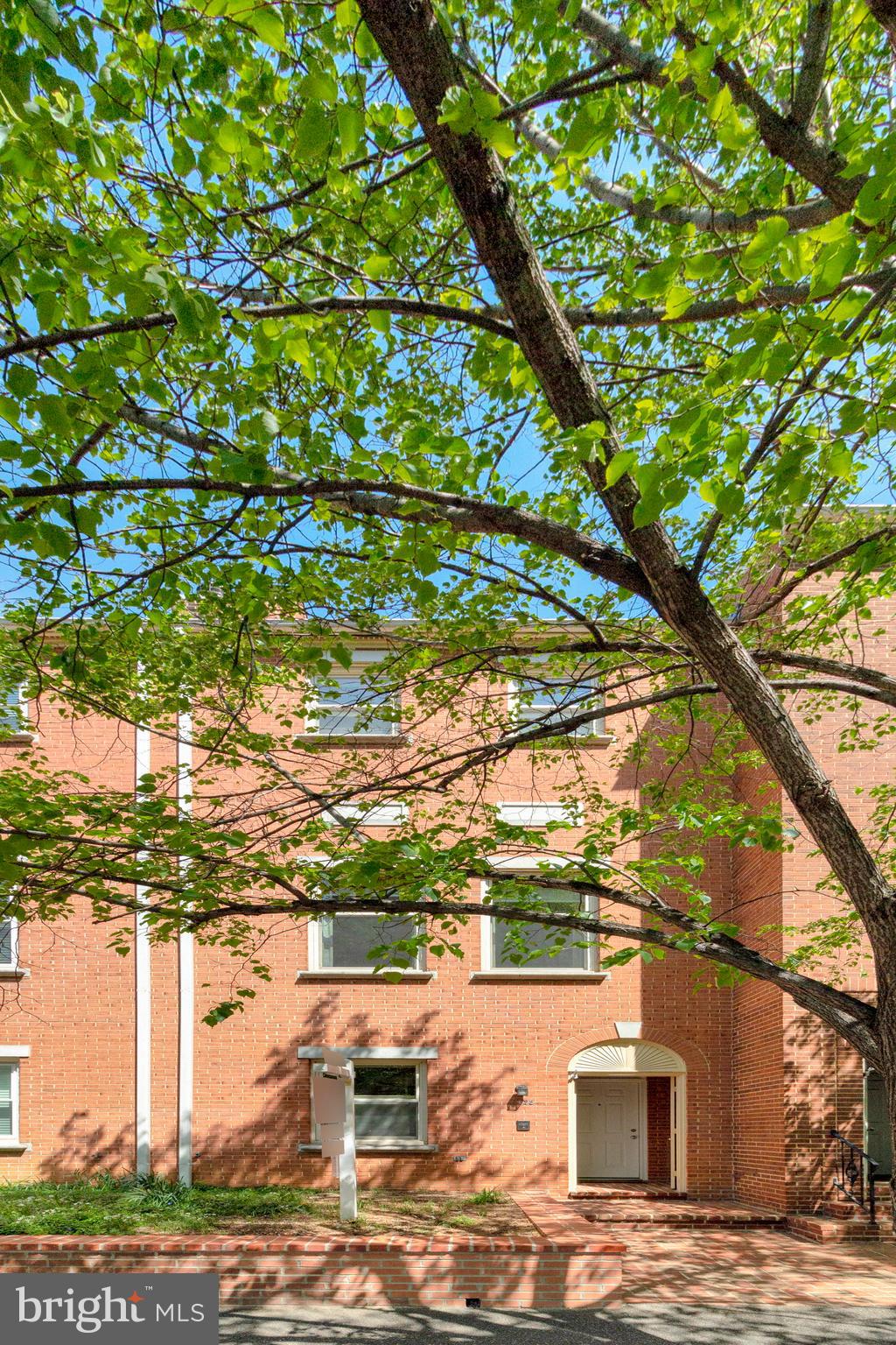 ADAMS COURT - Residential