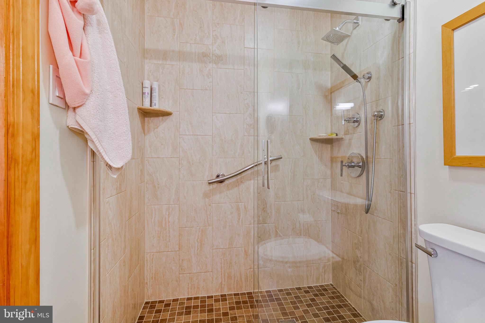 ADAMS COURT - Residential