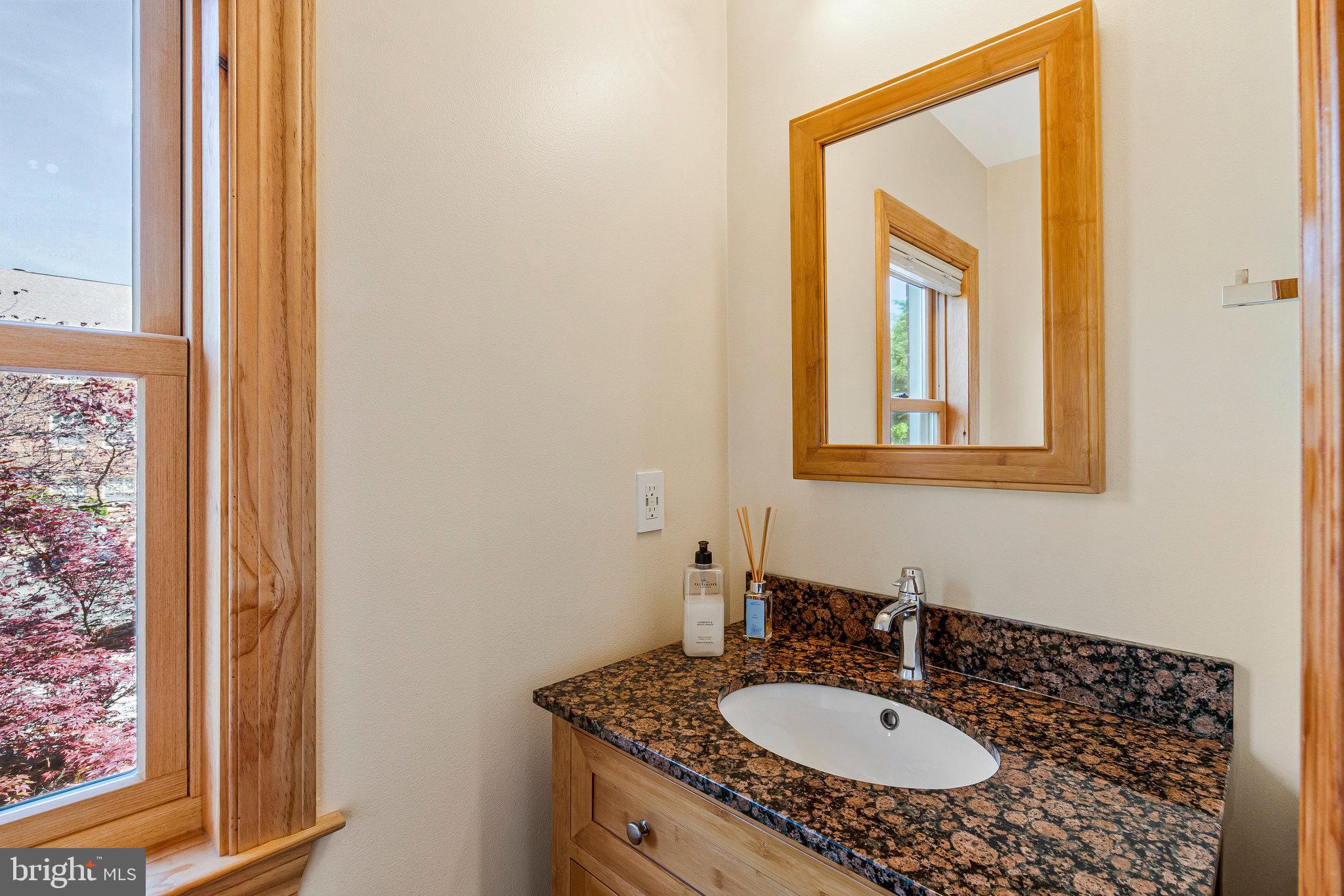 ADAMS COURT - Residential