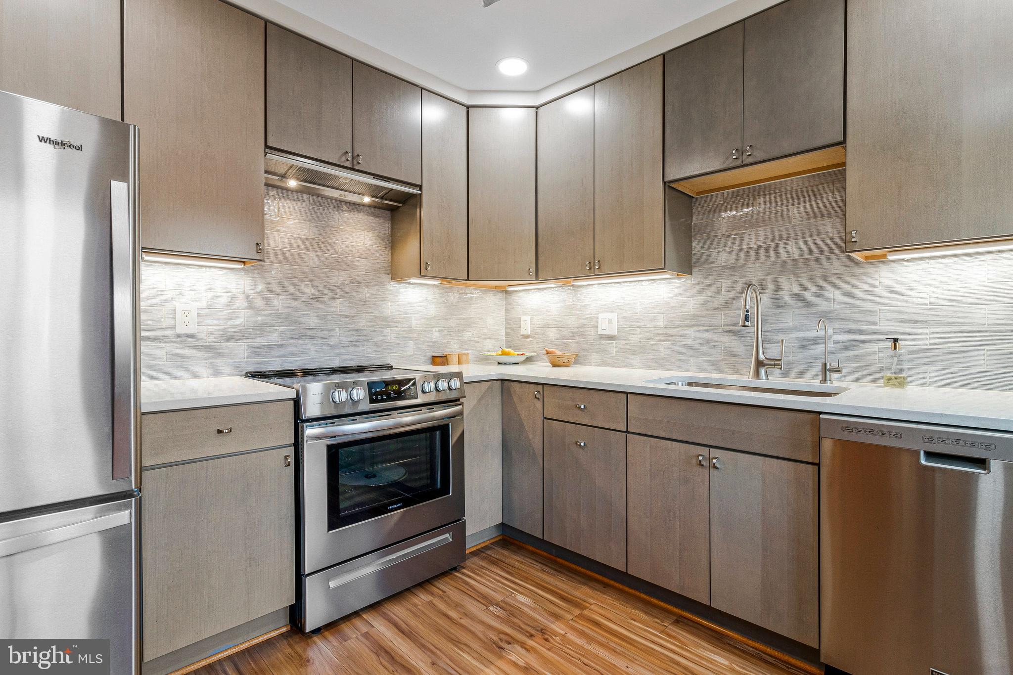 ADAMS COURT - Residential