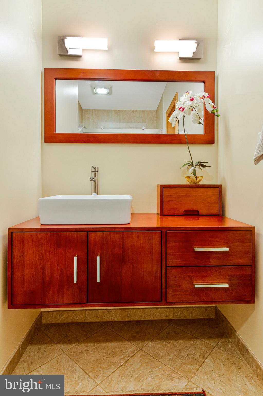 ADAMS COURT - Residential