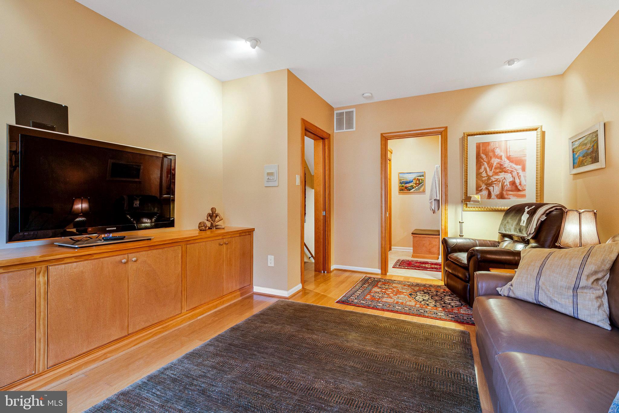 ADAMS COURT - Residential