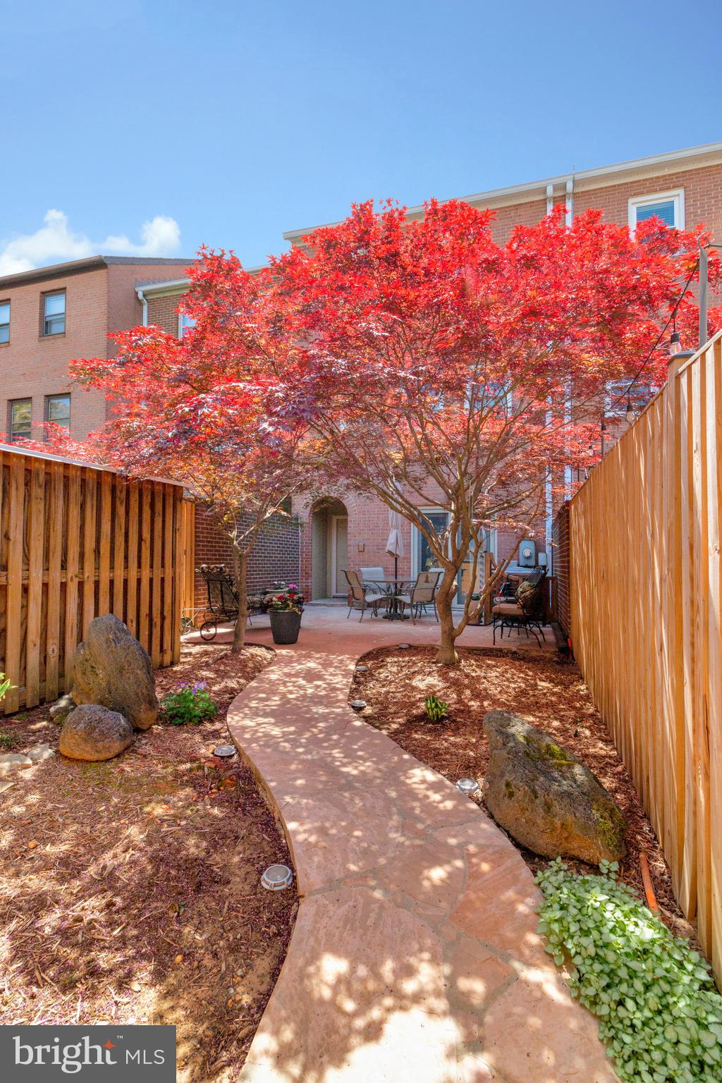 ADAMS COURT - Residential