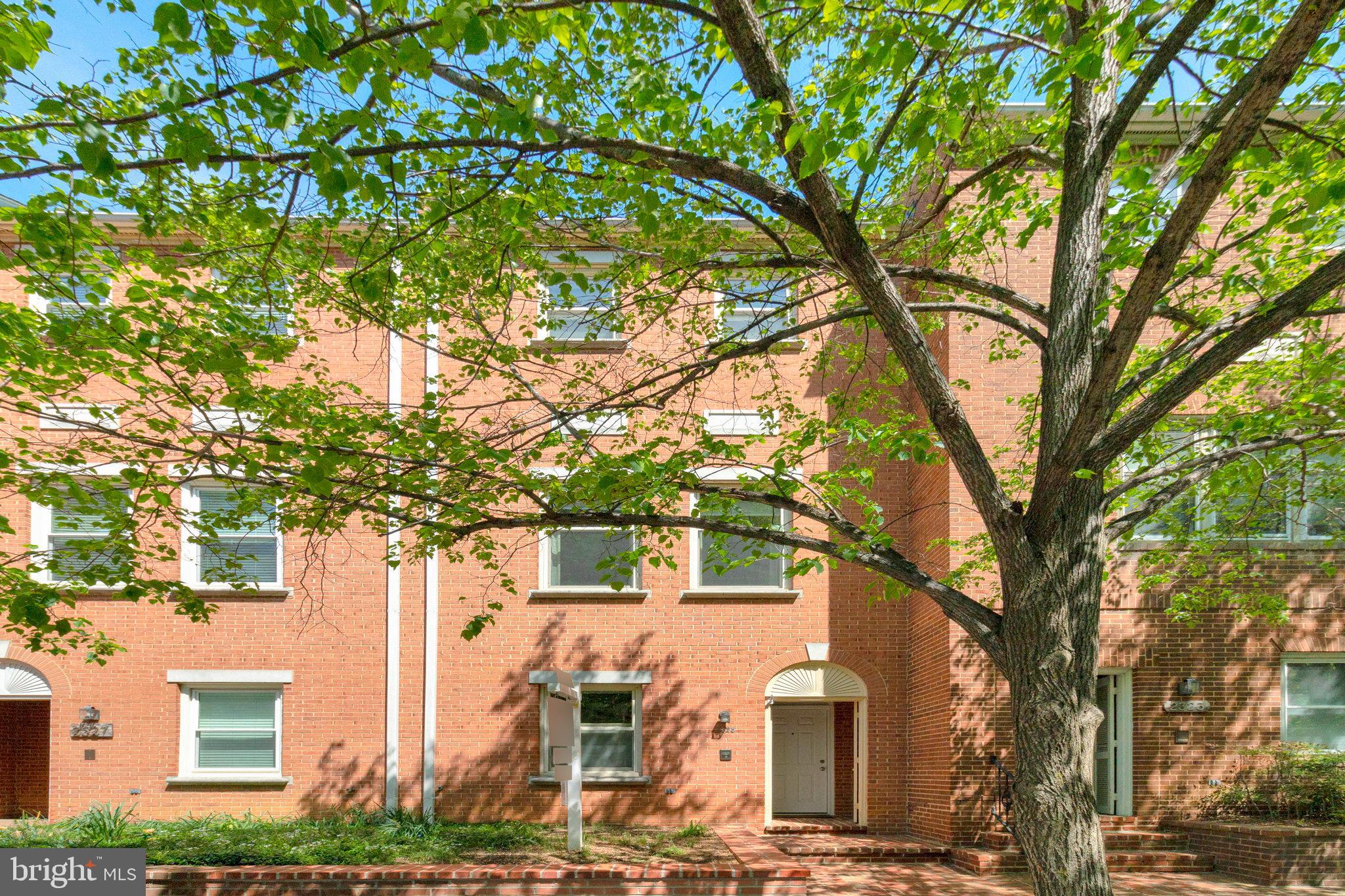 ADAMS COURT - Residential