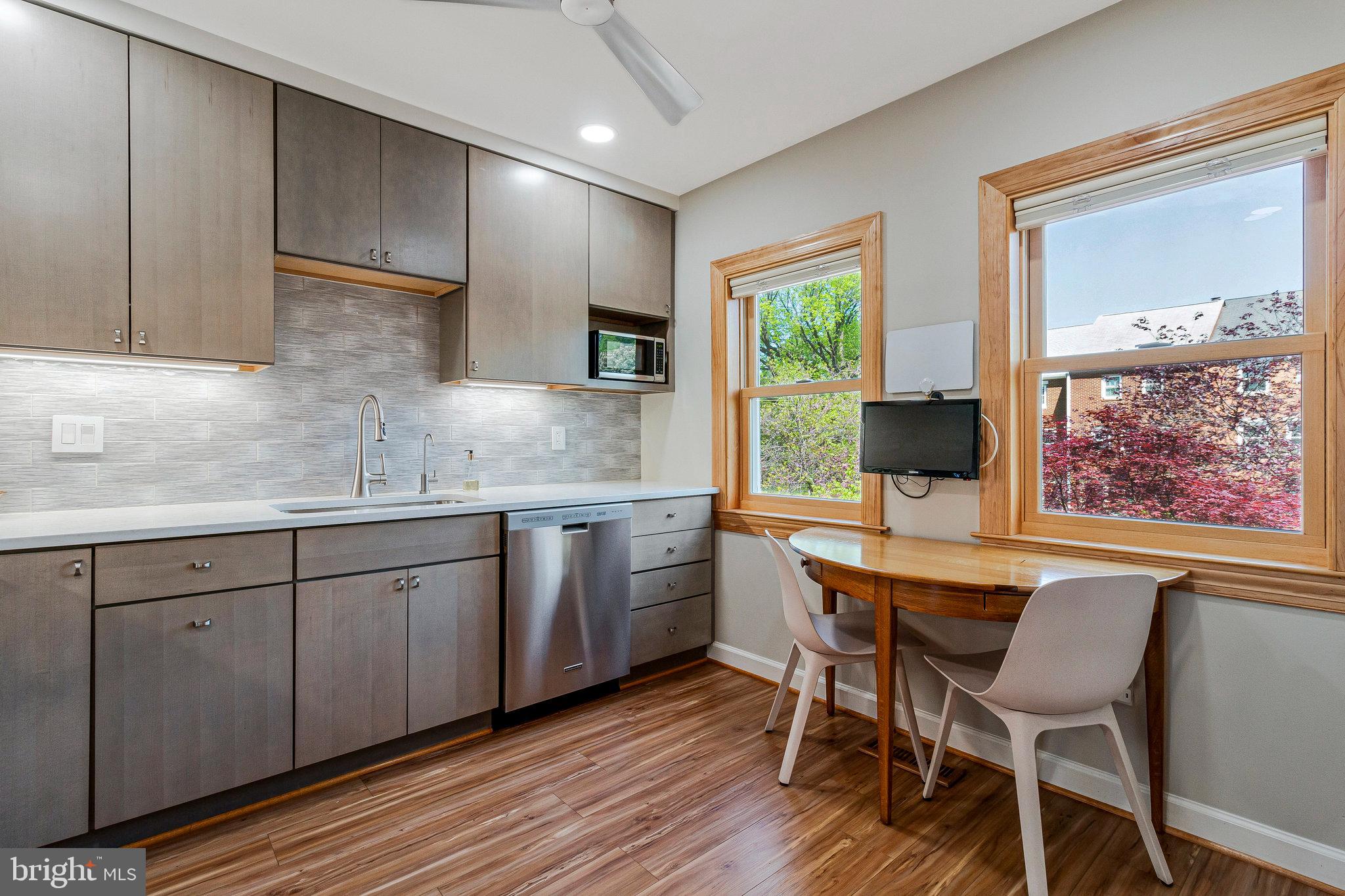 ADAMS COURT - Residential