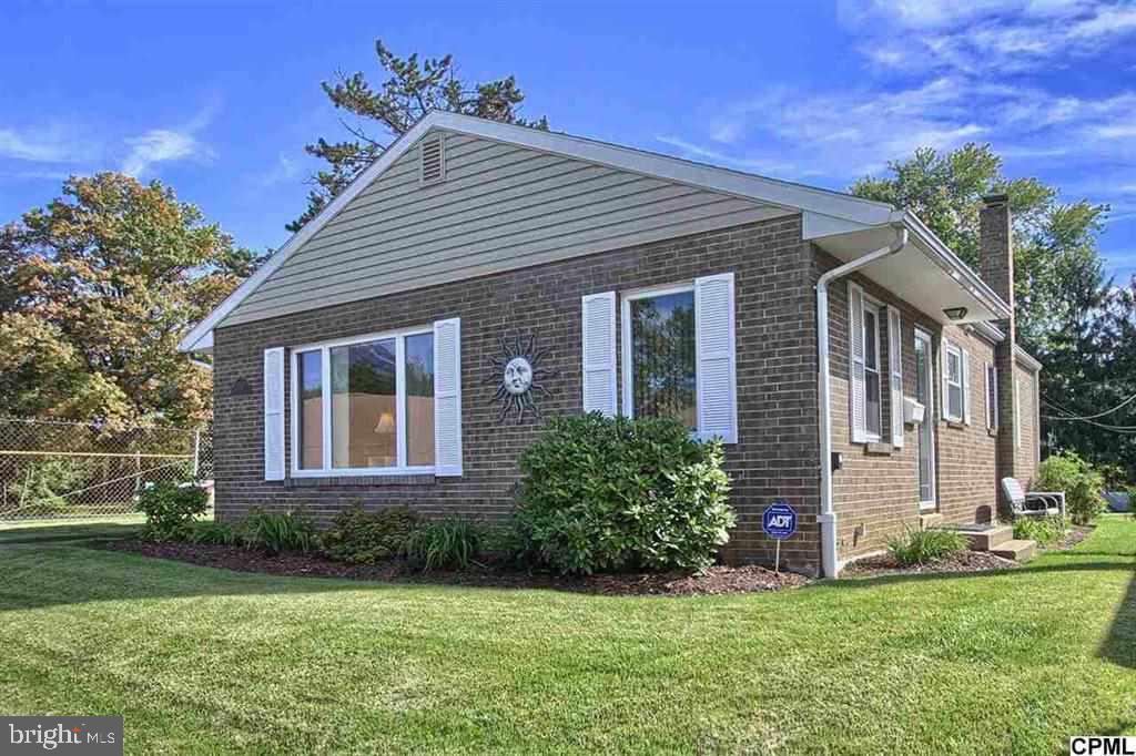 Turn key home move right in! This home includes like new laminate floors in all the high traffic areas for easy cleaning. Recently updated kitchen with appliances provides more counter/cabinet space than most homes of equal size. The basement is nicely finished includes a wet bar, full bath, & tiled floor large enough space to entertain large groups of people; making this well maintained move-in ready home .Enjoy paver back patio. Quick settlement is possible. No flood insurance required. Warranty provided.