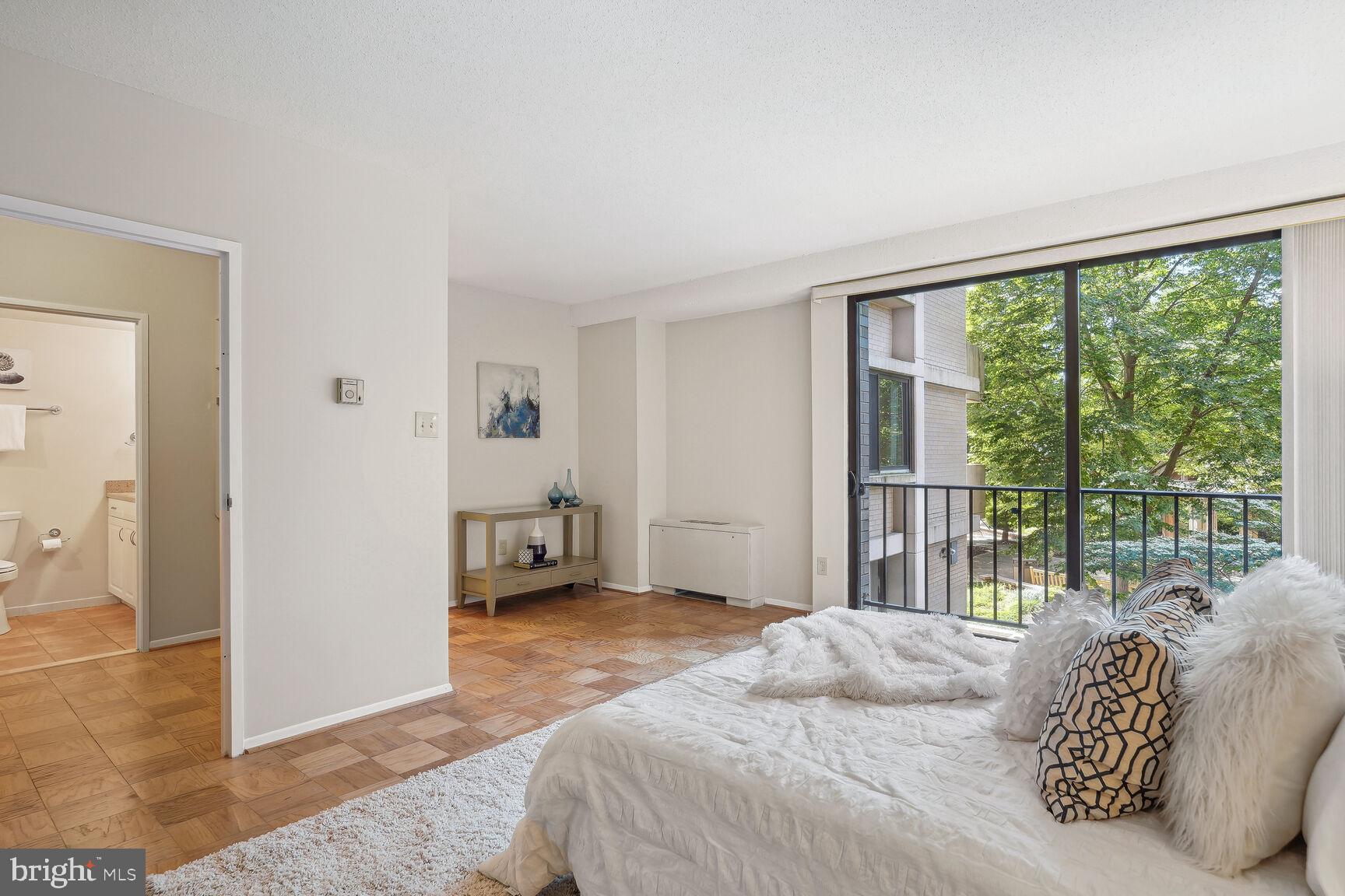 HYDE PARK - Residential