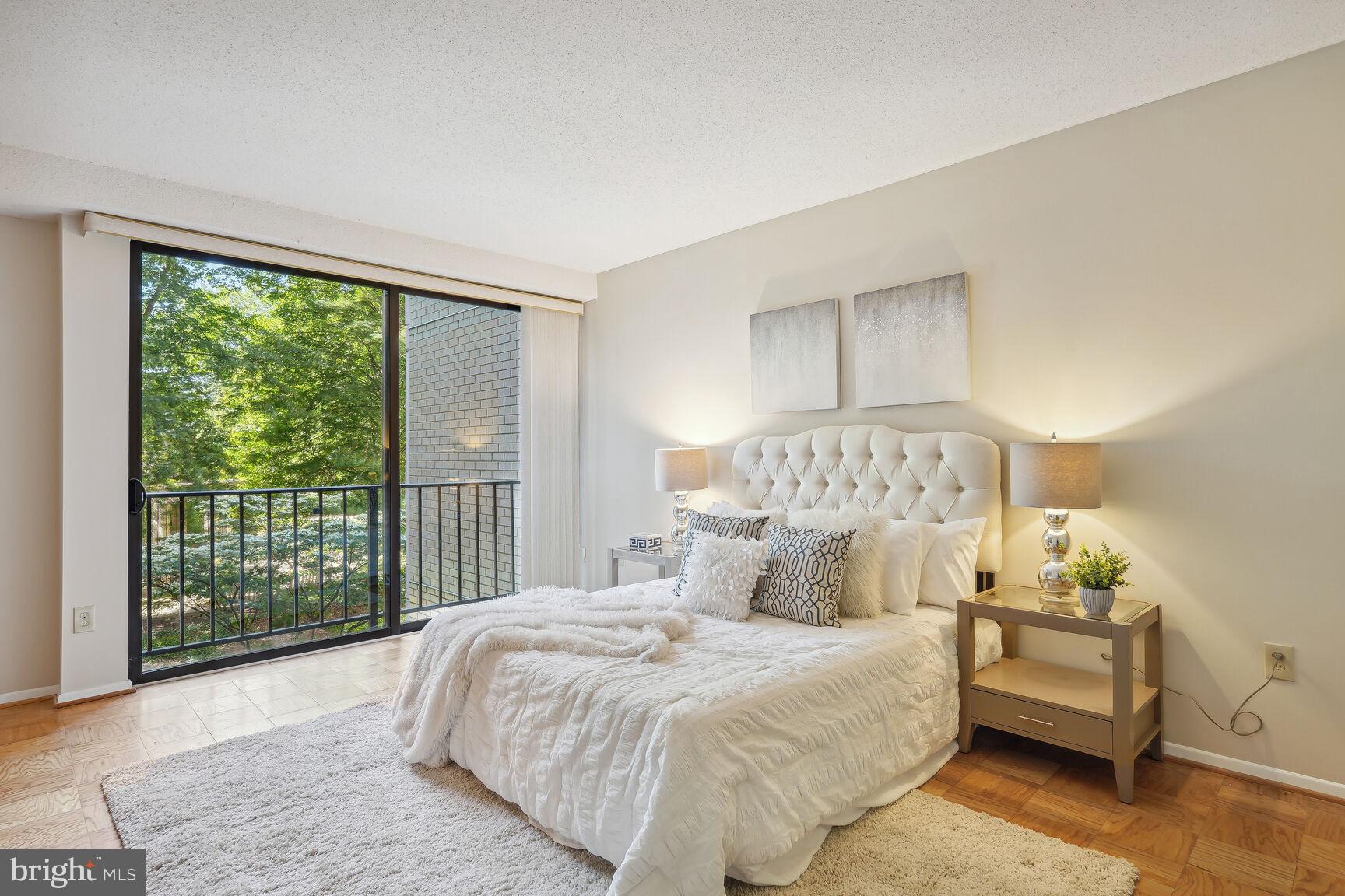 HYDE PARK - Residential