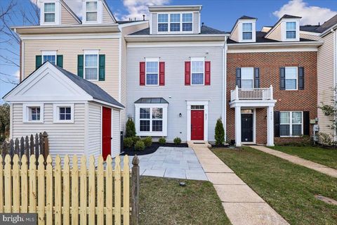 Townhouse For Sale - 8737 Autumn Ridge Court<br/> ODENTON, MD 21113