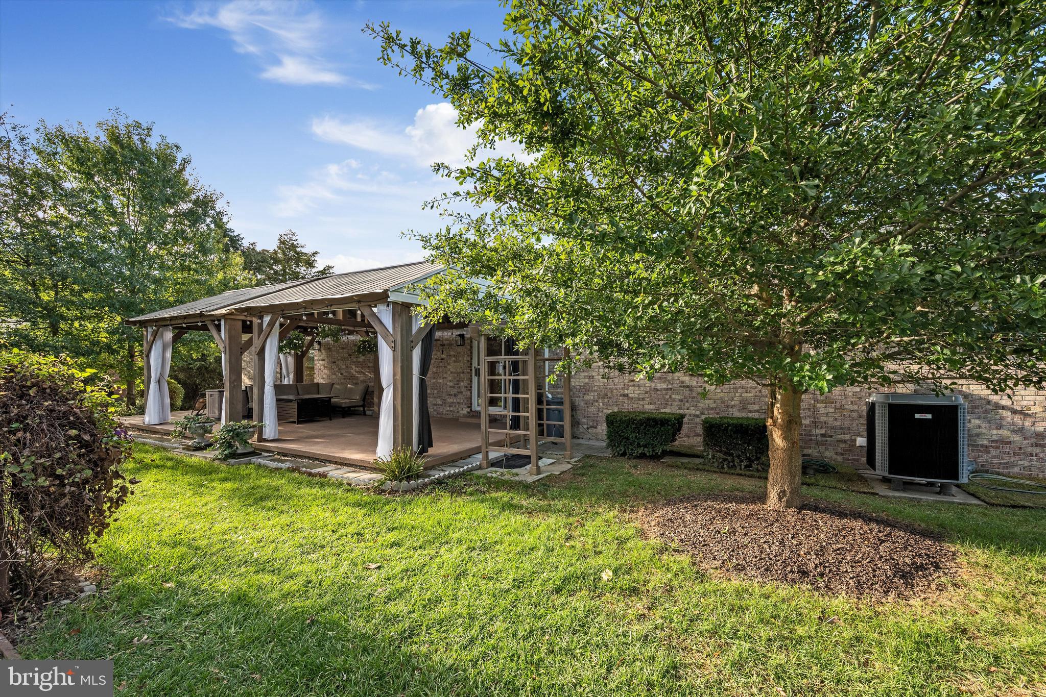 WAKELAND MANOR - Residential