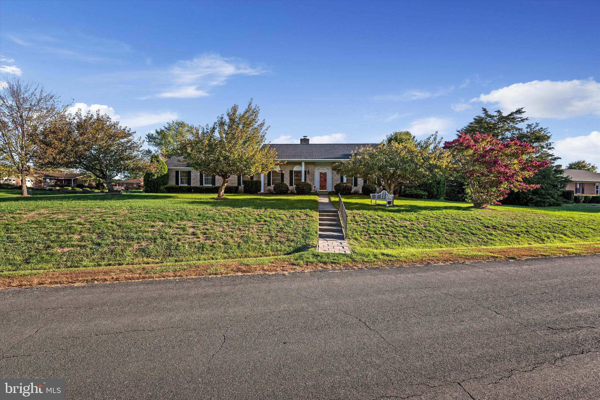 WAKELAND MANOR - Residential