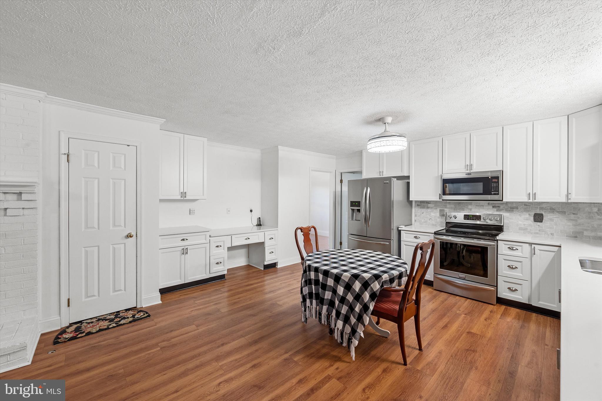 WAKELAND MANOR - Residential