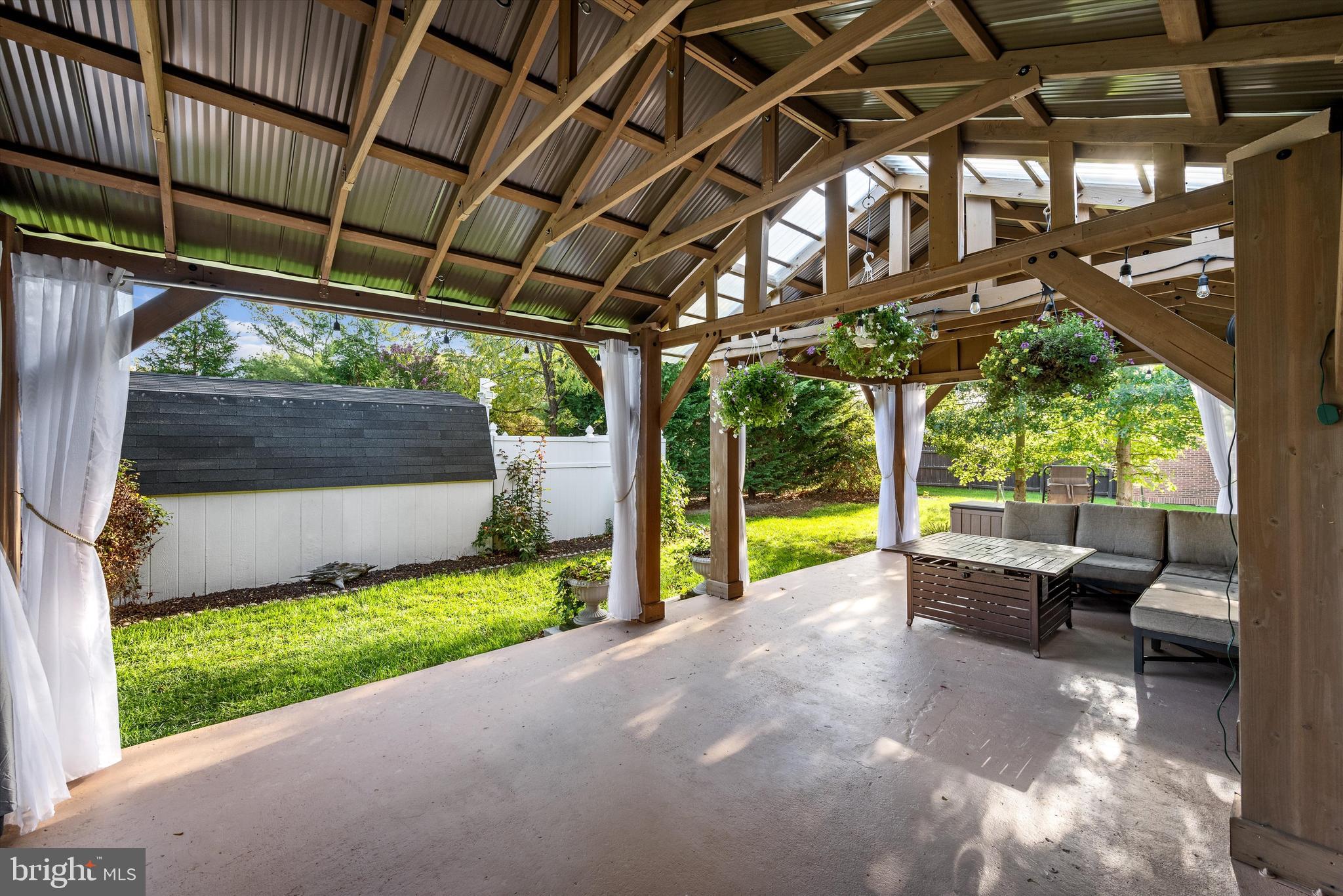 WAKELAND MANOR - Residential