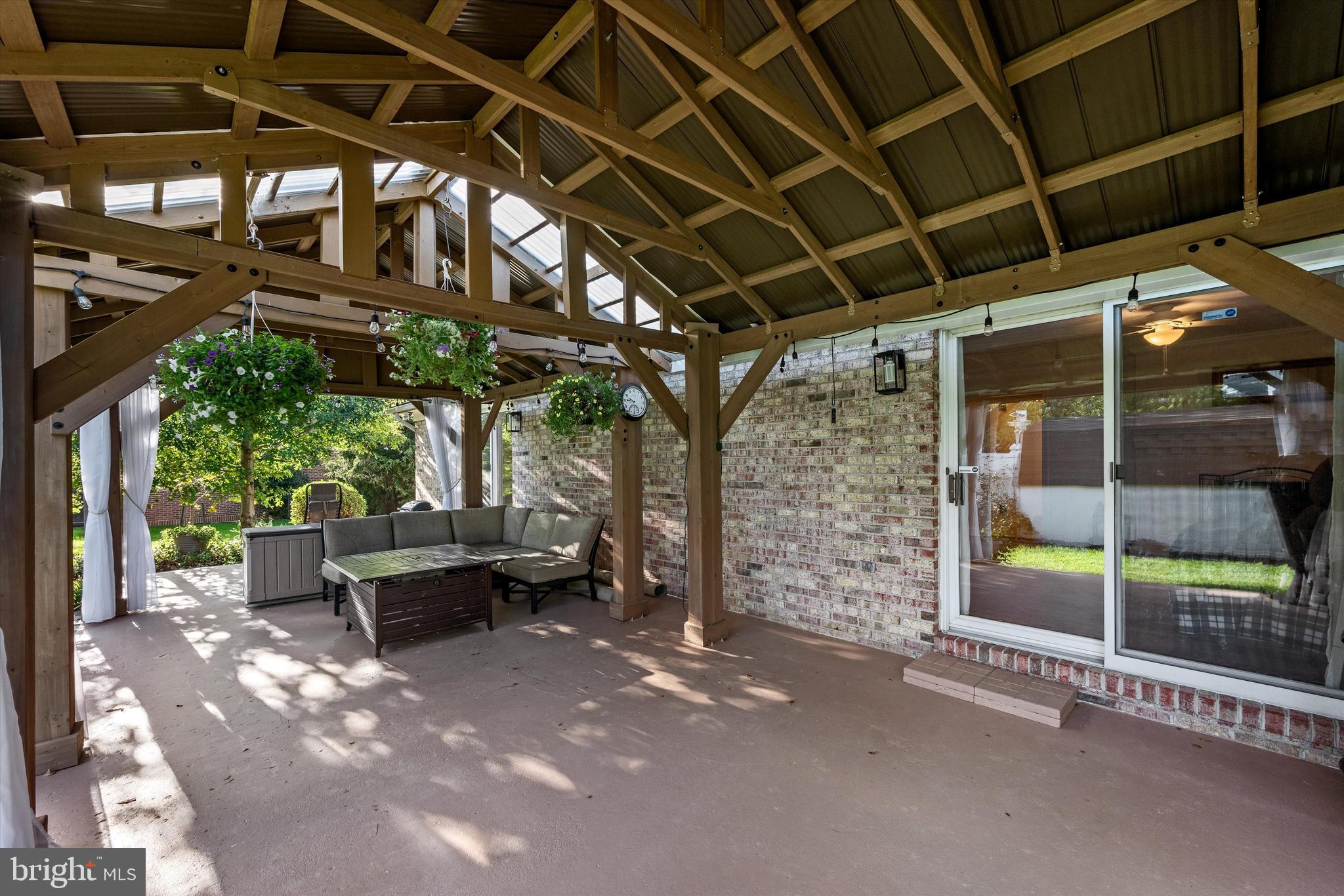 WAKELAND MANOR - Residential