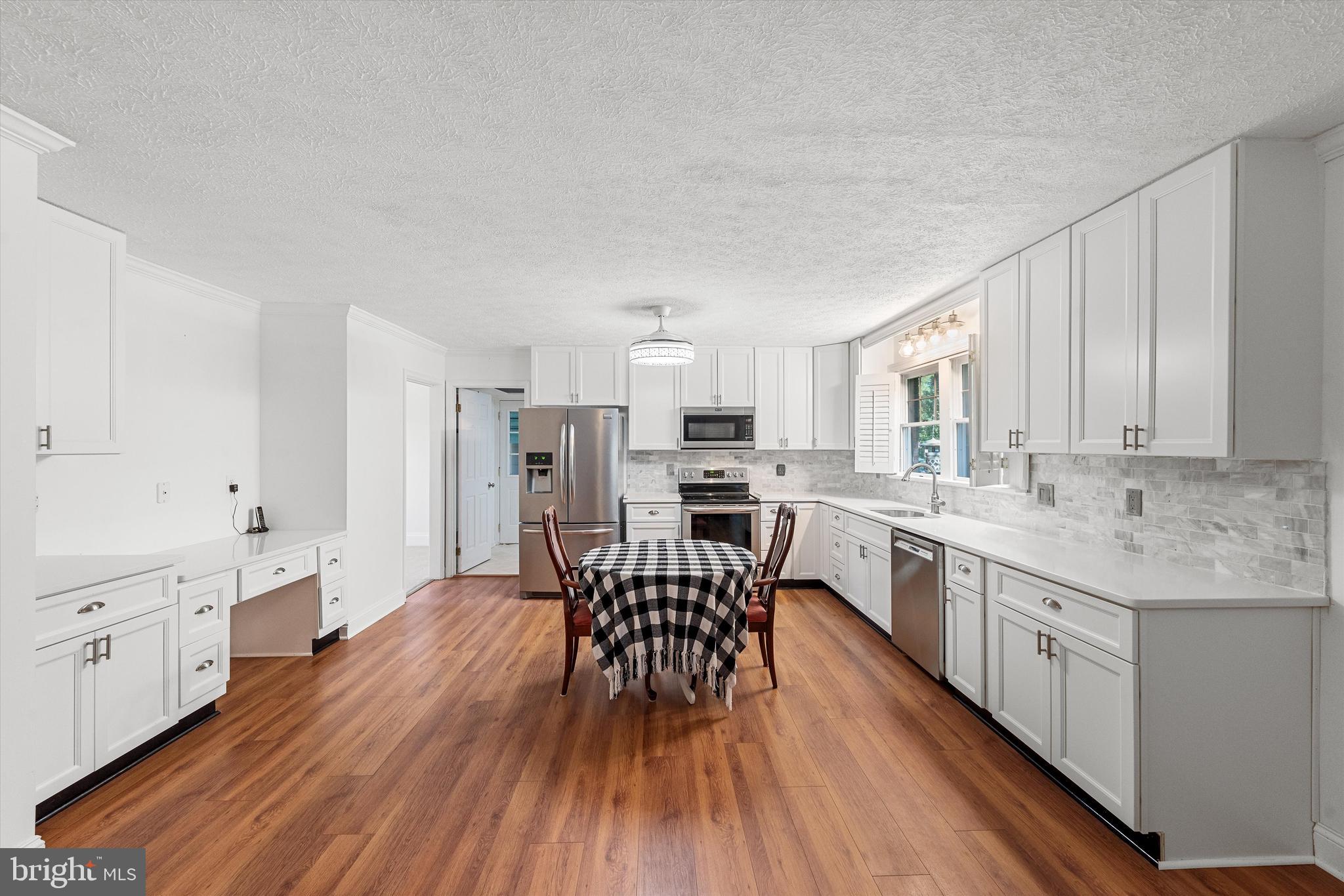 WAKELAND MANOR - Residential