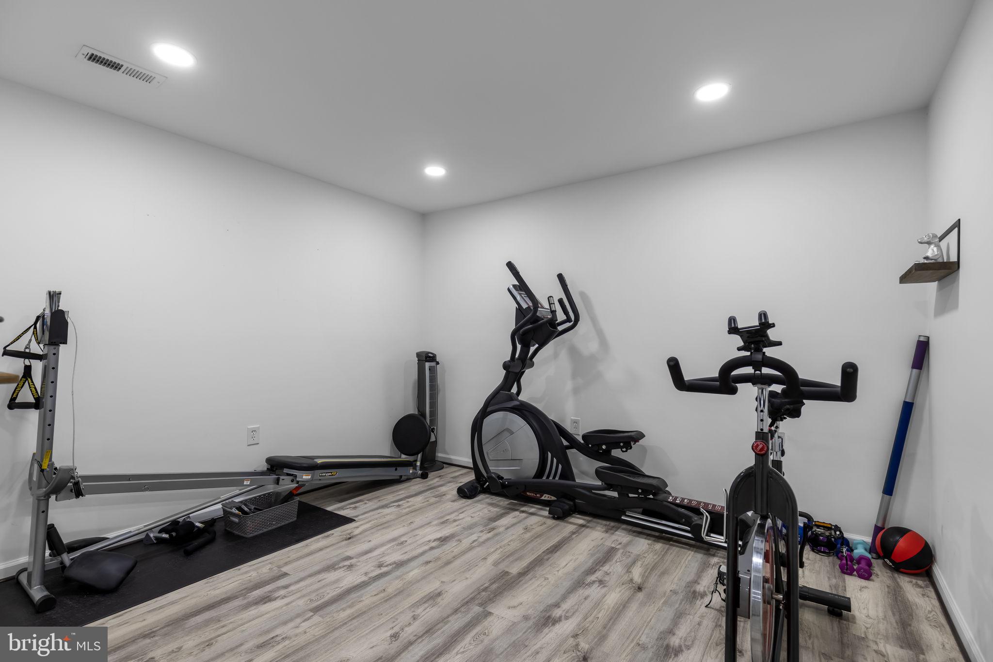 HAMPTONS GROVE - Residential