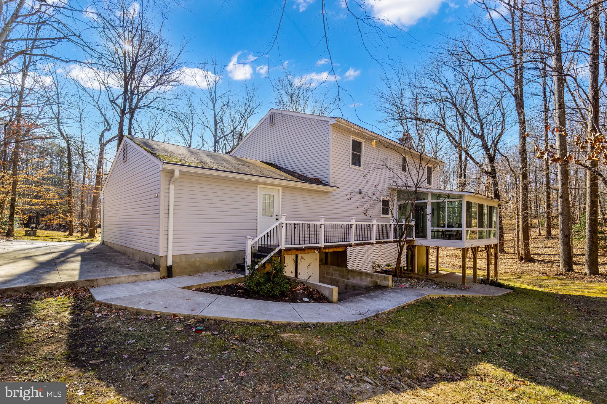 HAMPTONS GROVE - Residential