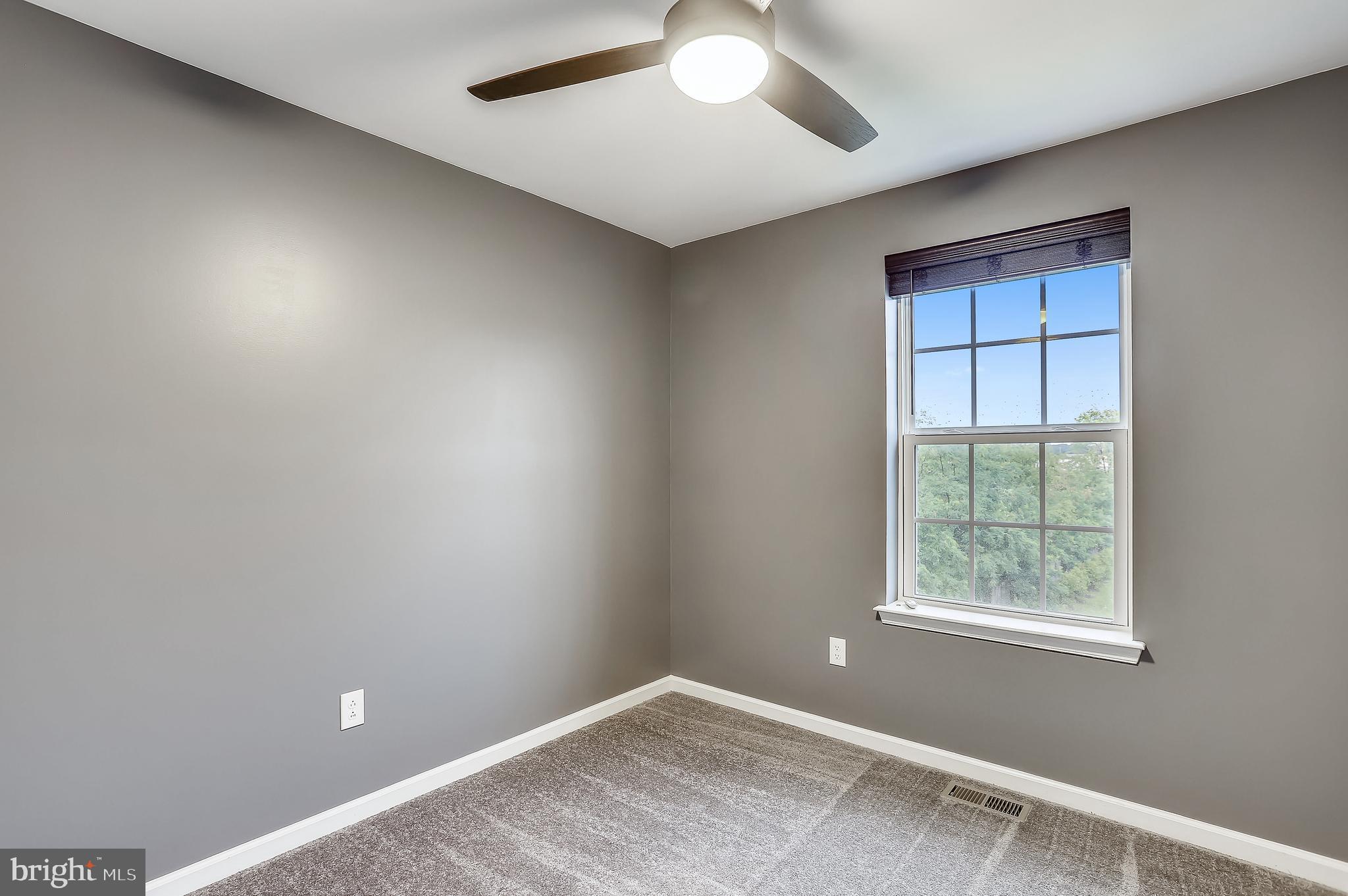 METRO POINTE - Residential