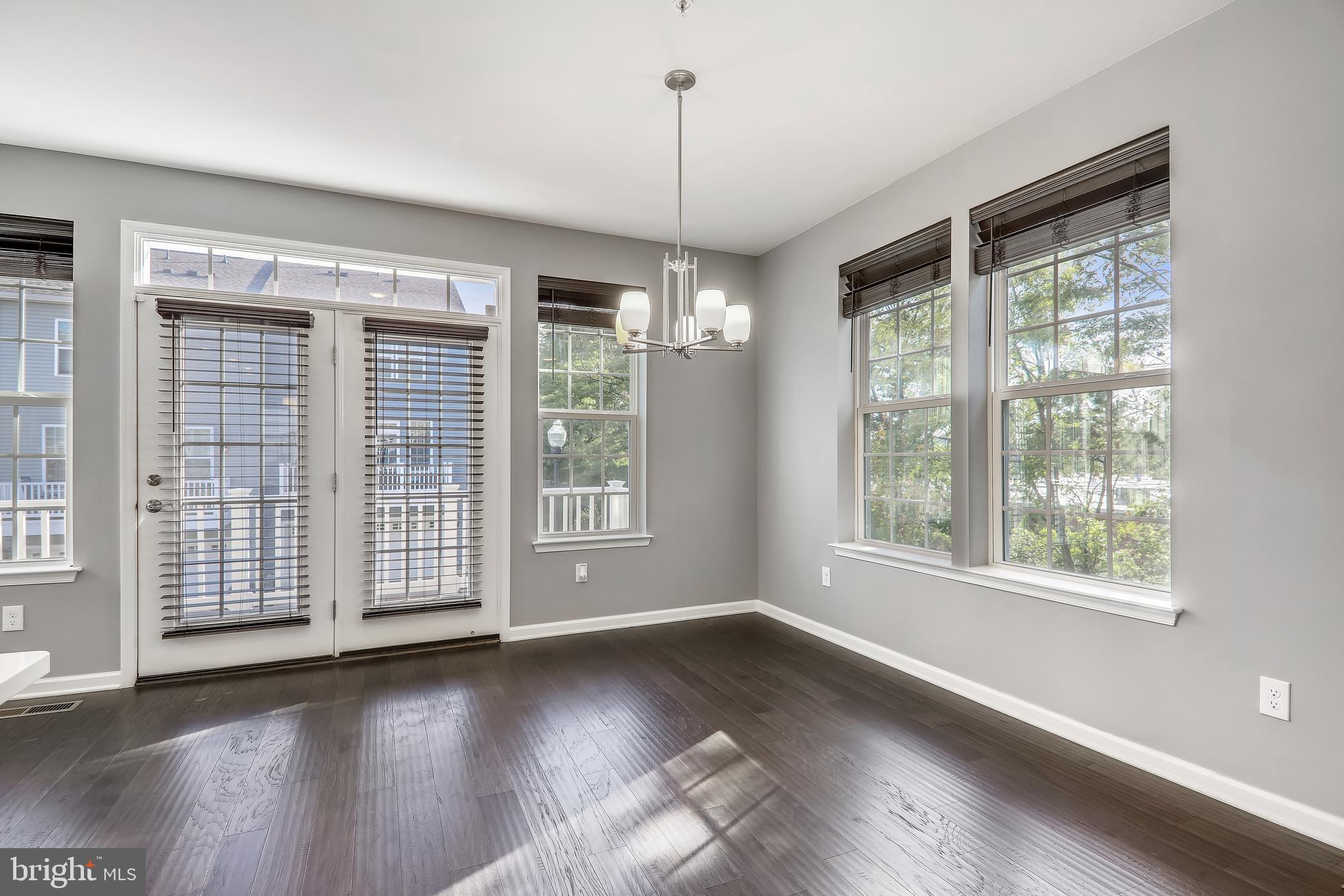 METRO POINTE - Residential