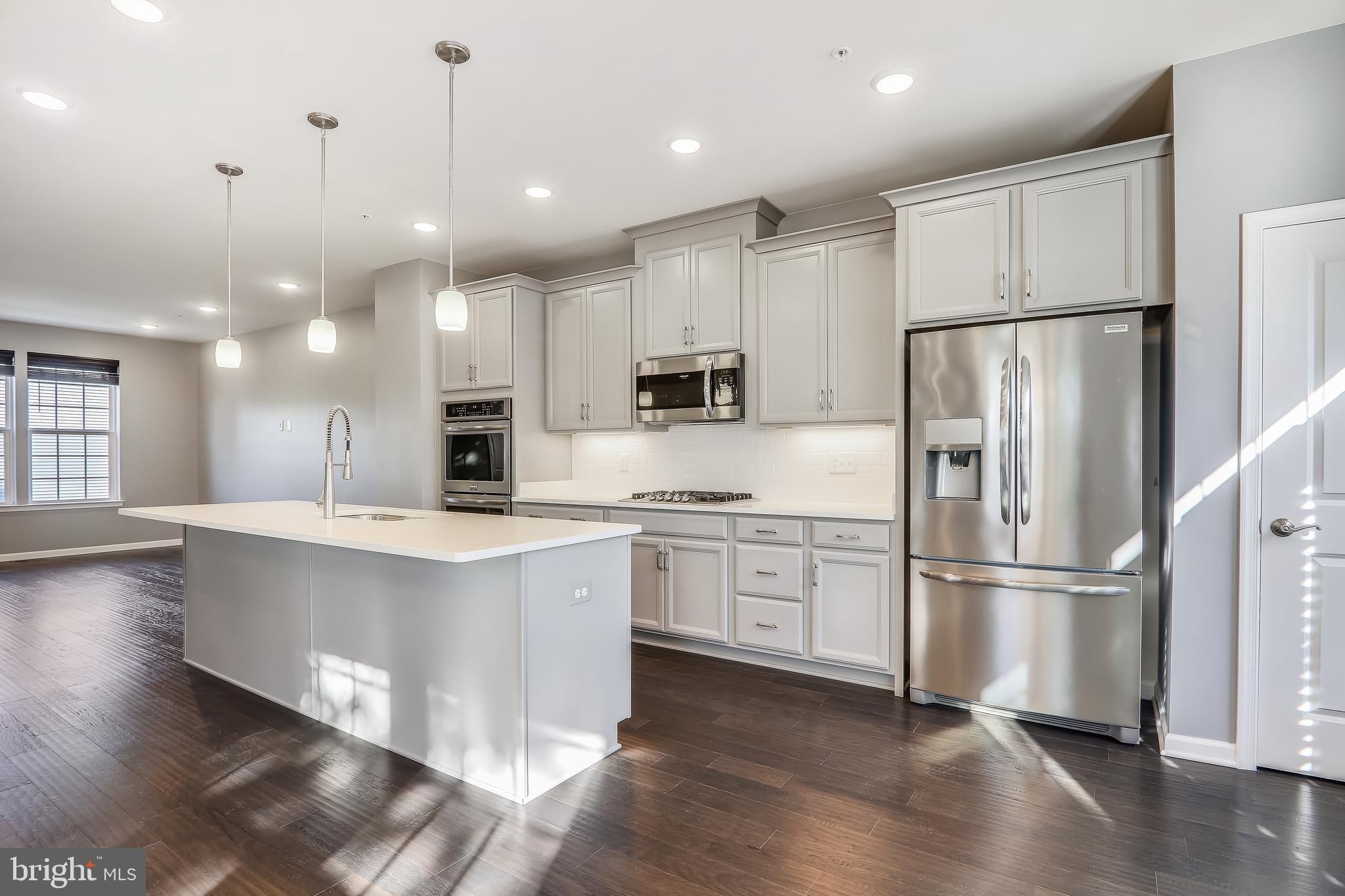 METRO POINTE - Residential