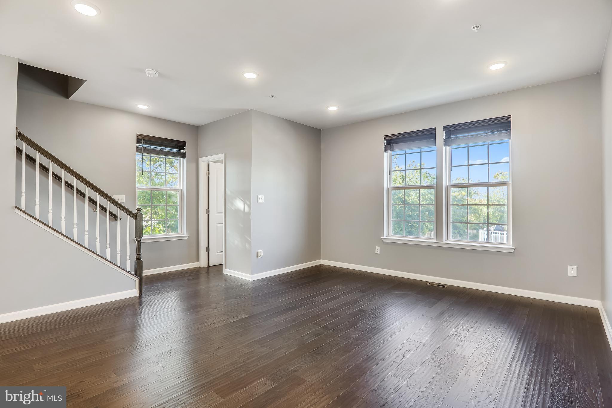 METRO POINTE - Residential