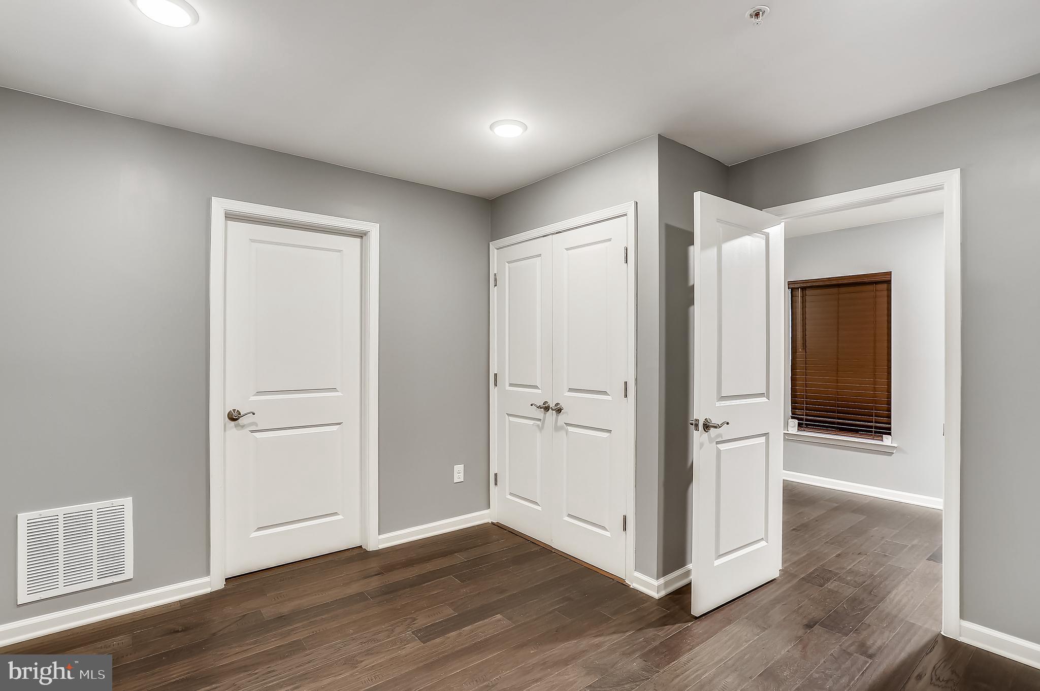 METRO POINTE - Residential