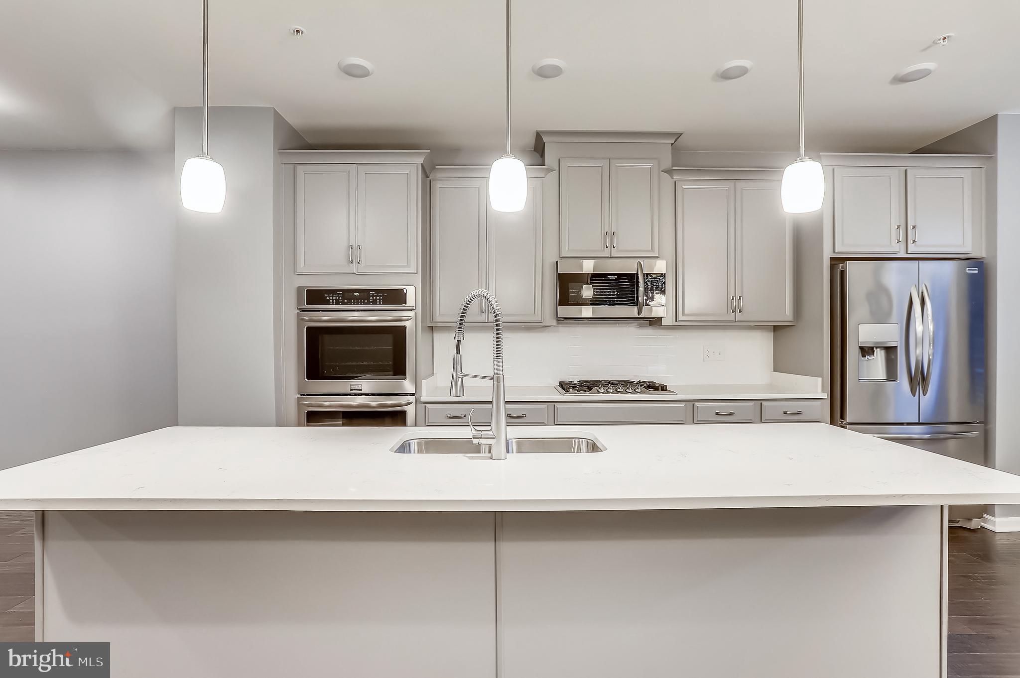 METRO POINTE - Residential