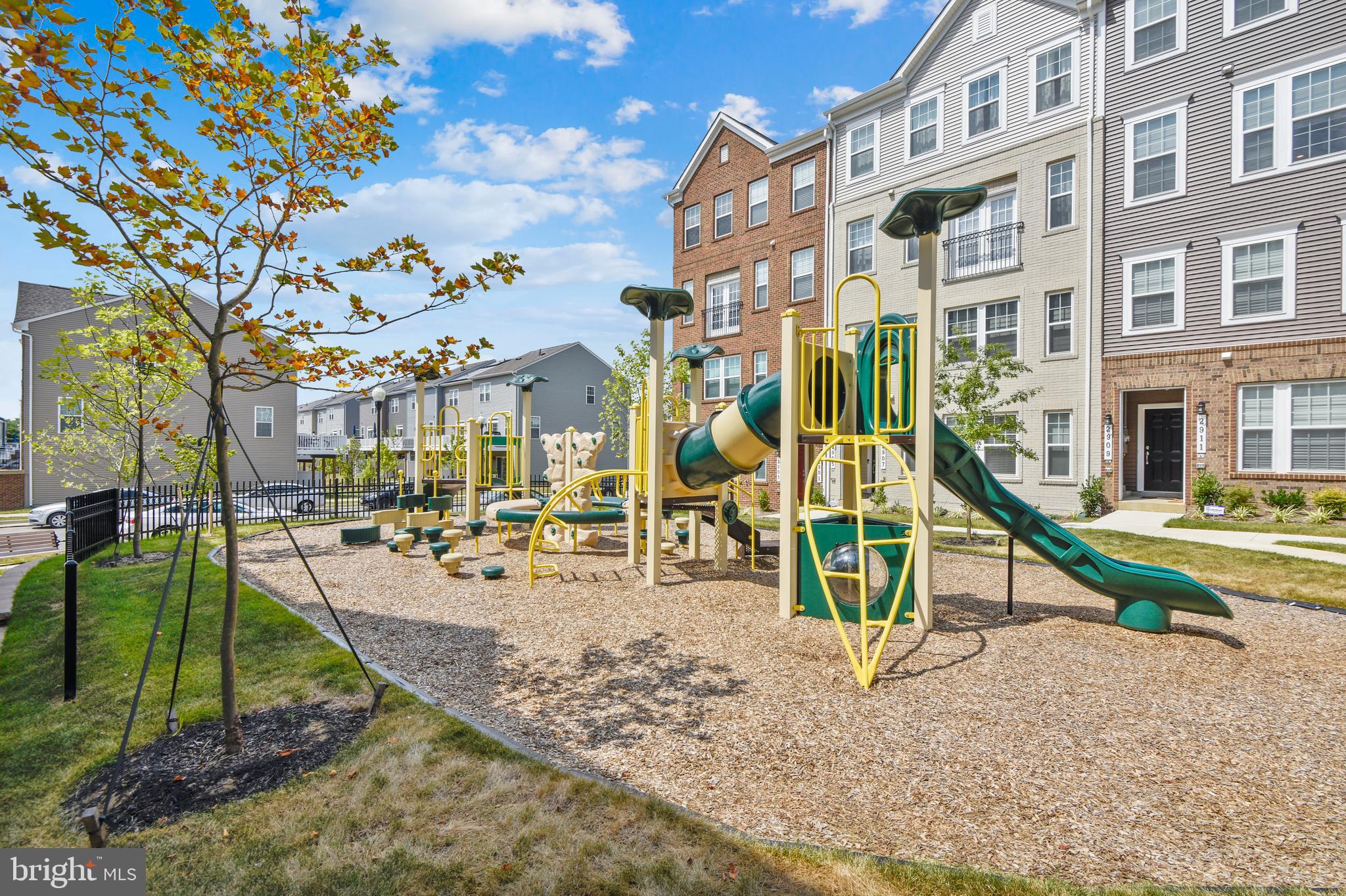 METRO POINTE - Residential