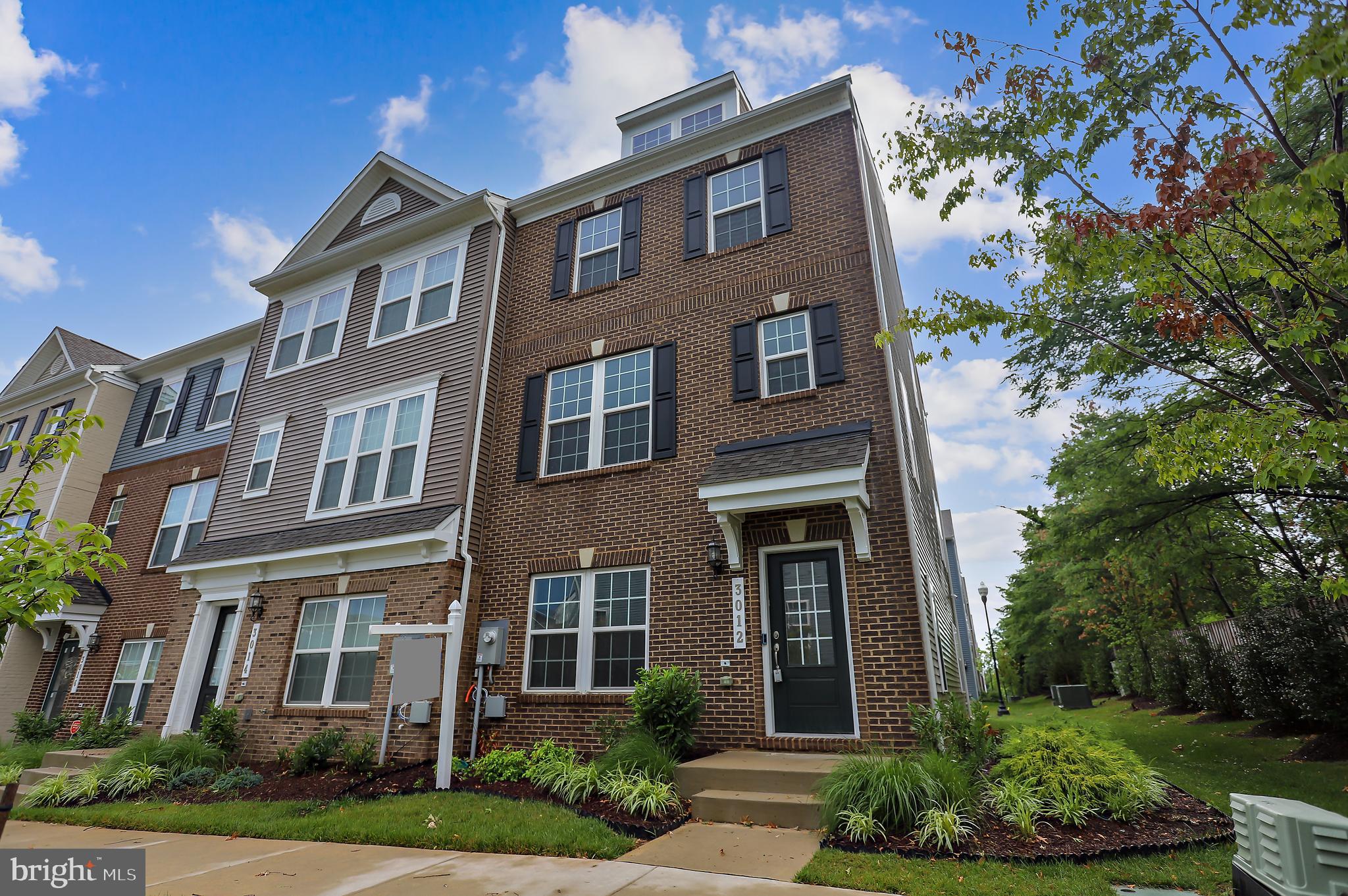 METRO POINTE - Residential