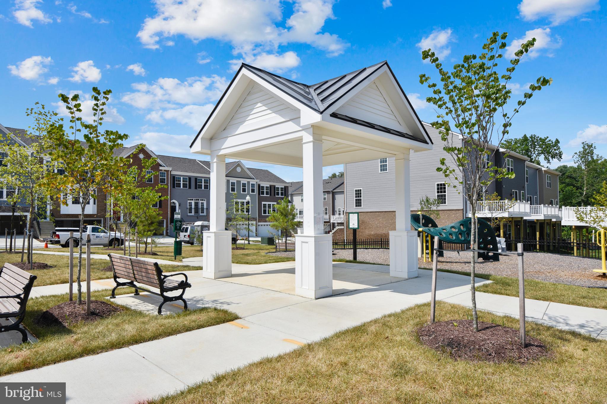 METRO POINTE - Residential