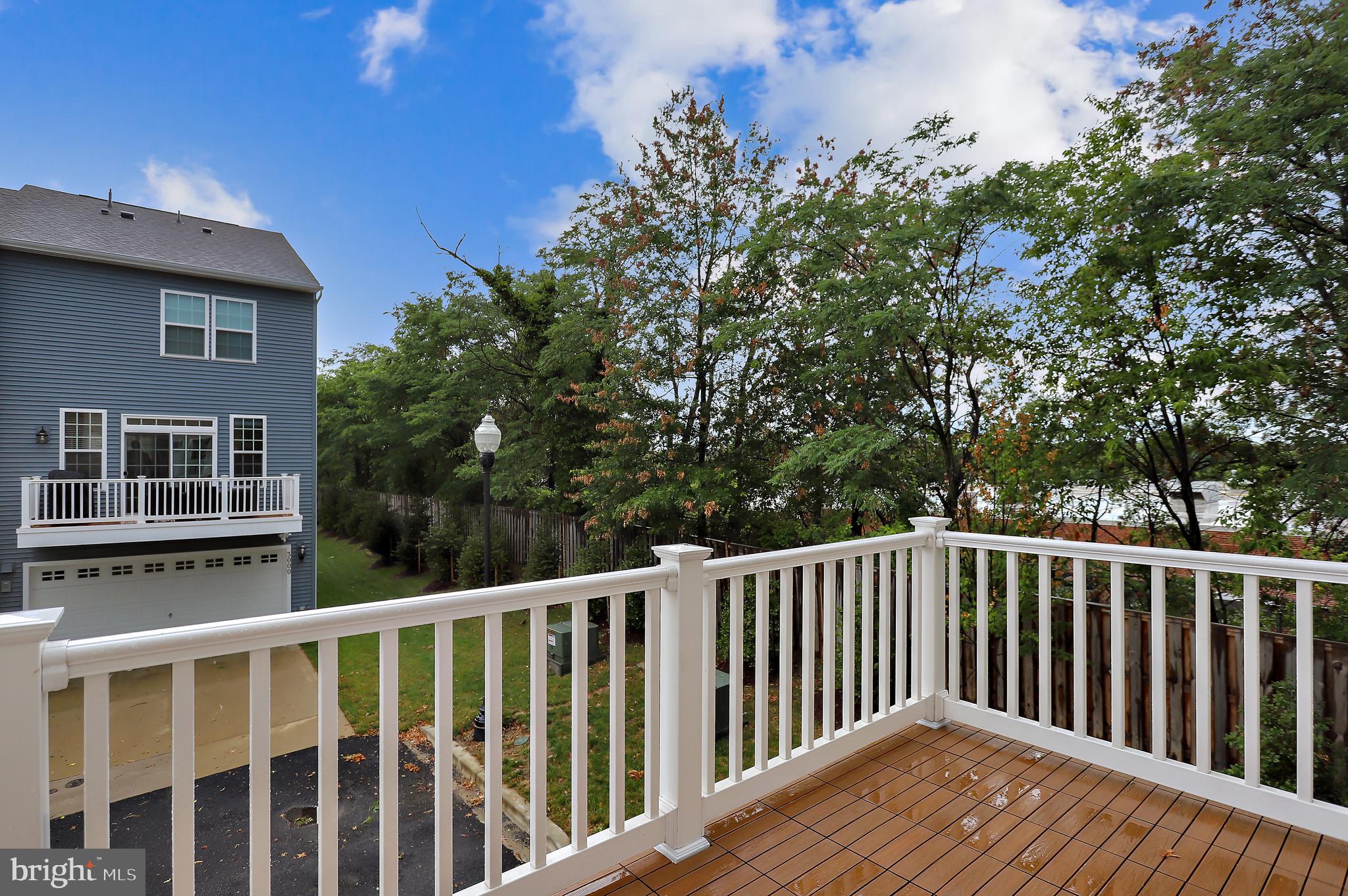 METRO POINTE - Residential