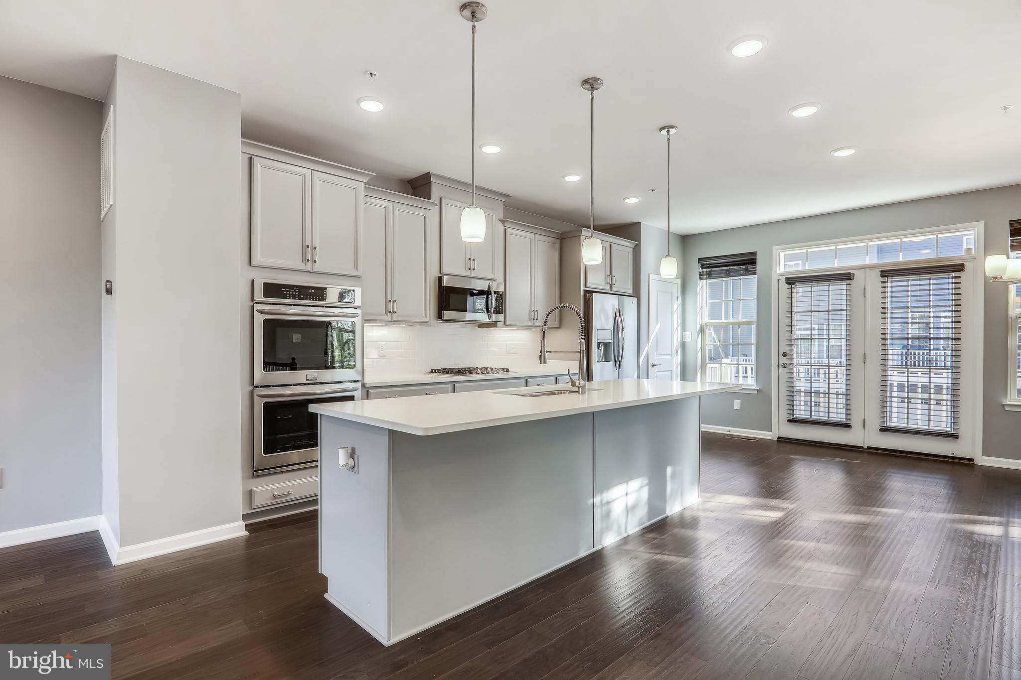 METRO POINTE - Residential