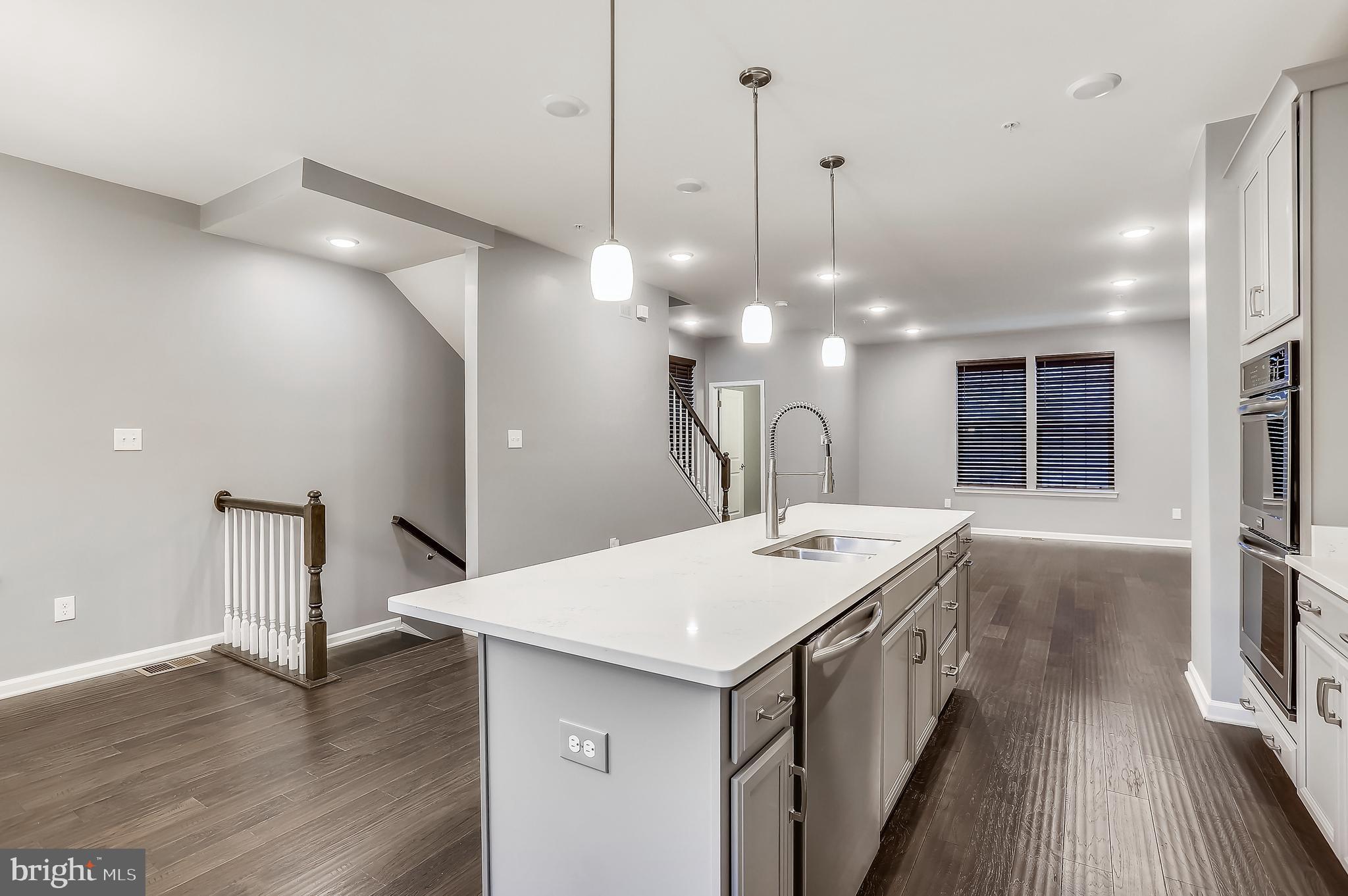 METRO POINTE - Residential