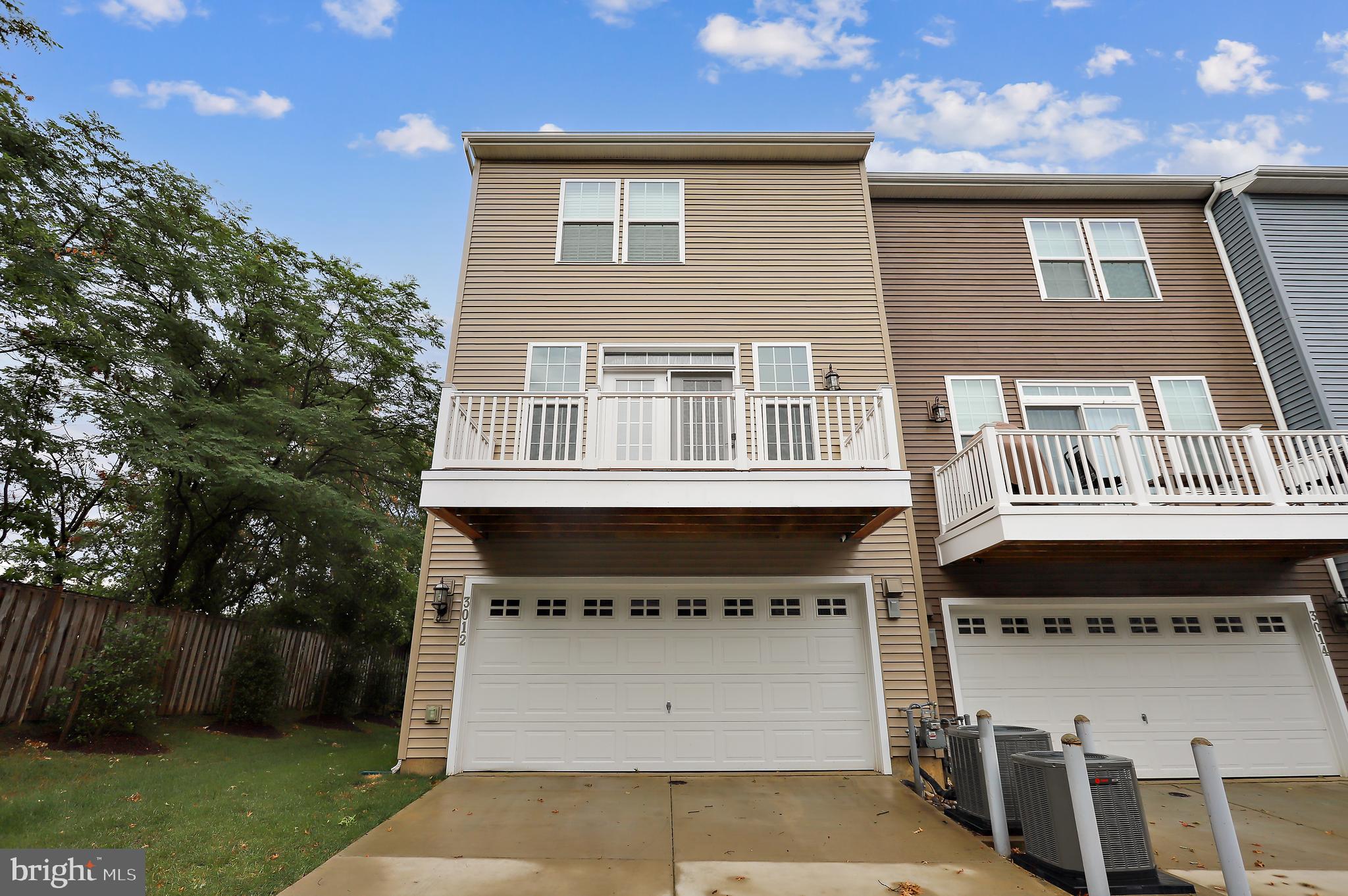 METRO POINTE - Residential