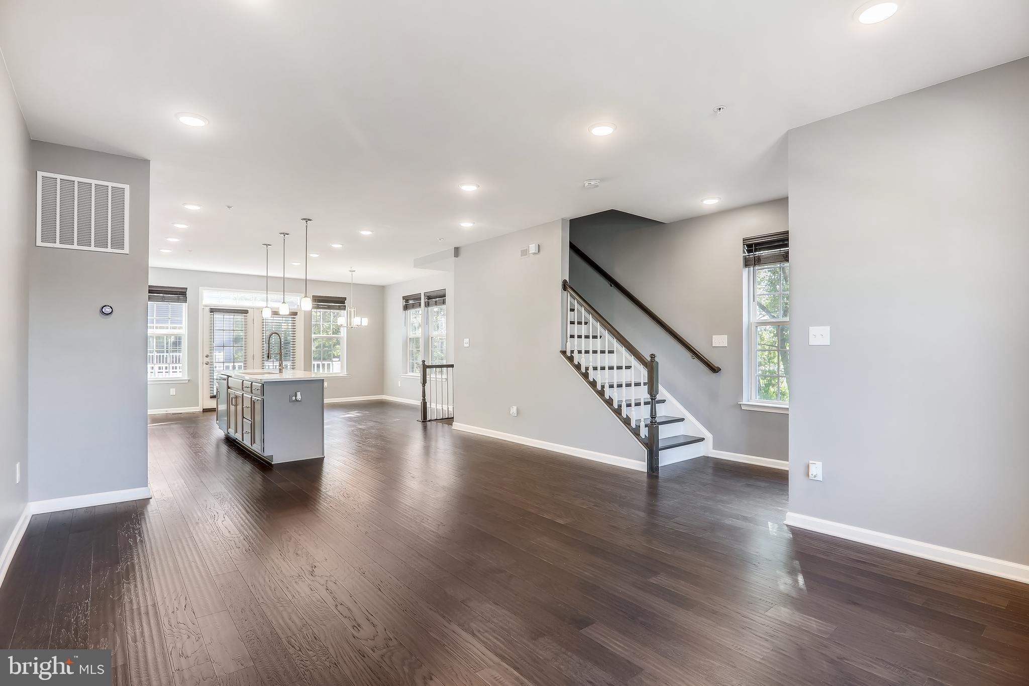 METRO POINTE - Residential