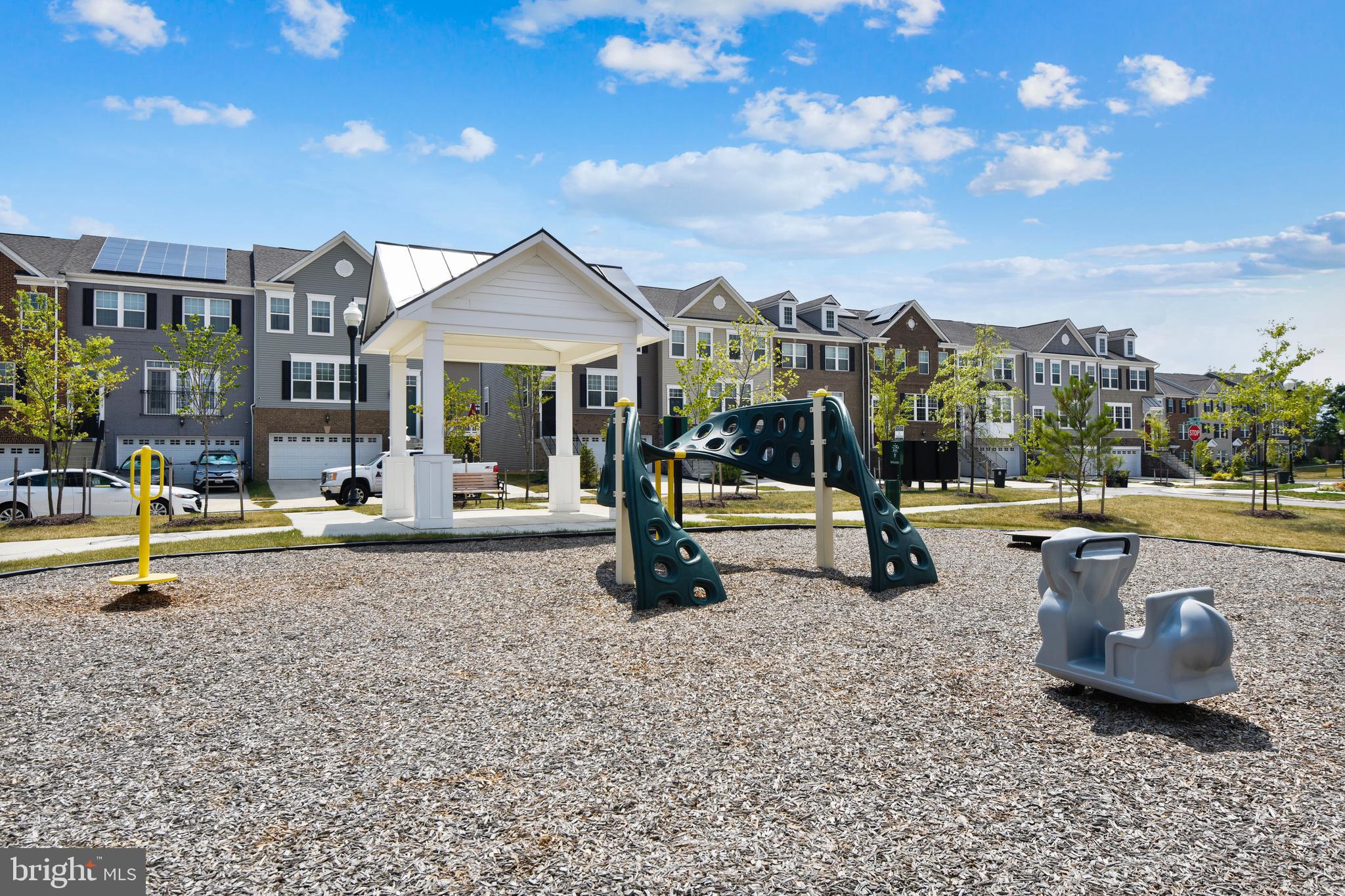 METRO POINTE - Residential