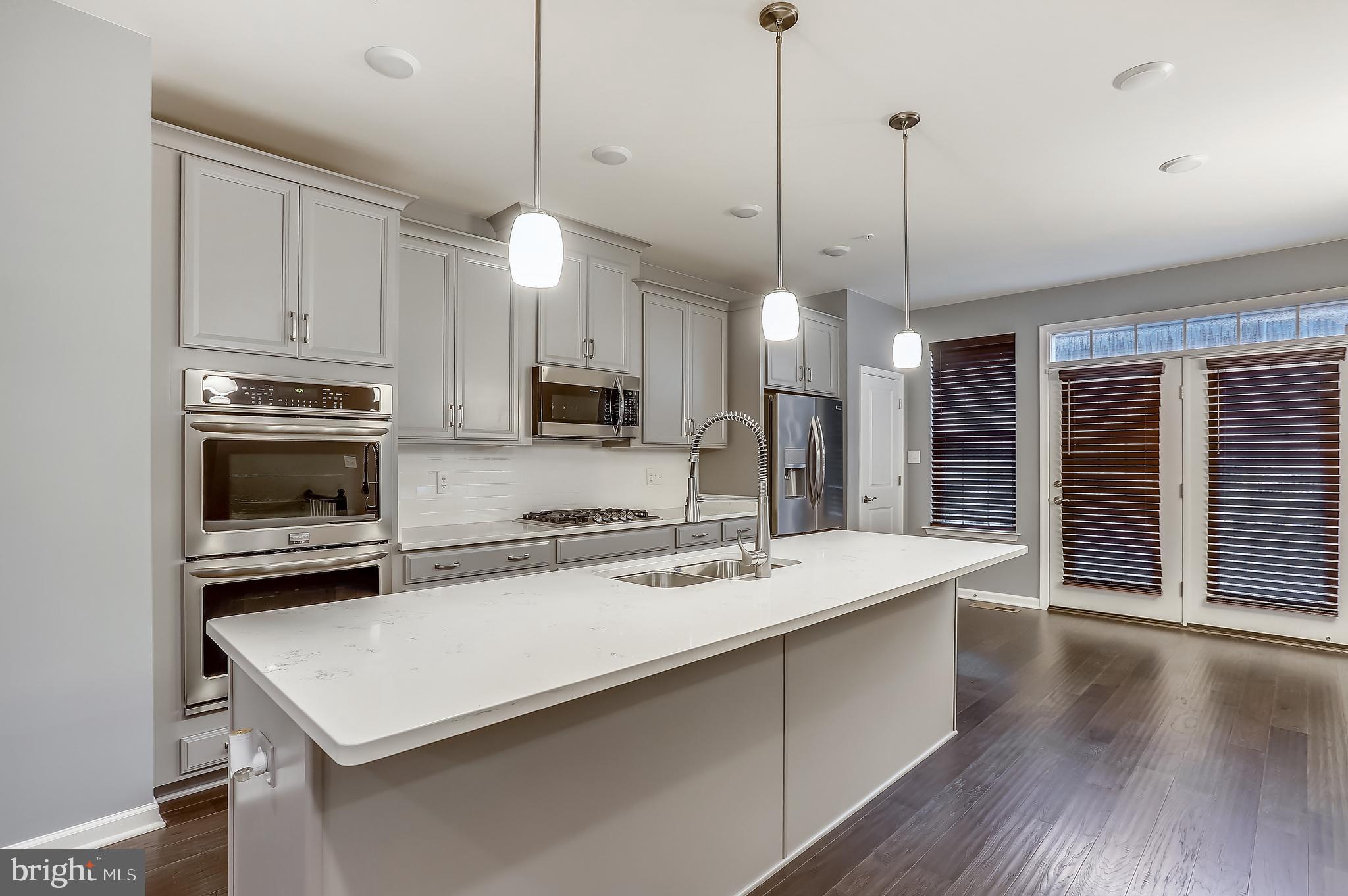 METRO POINTE - Residential