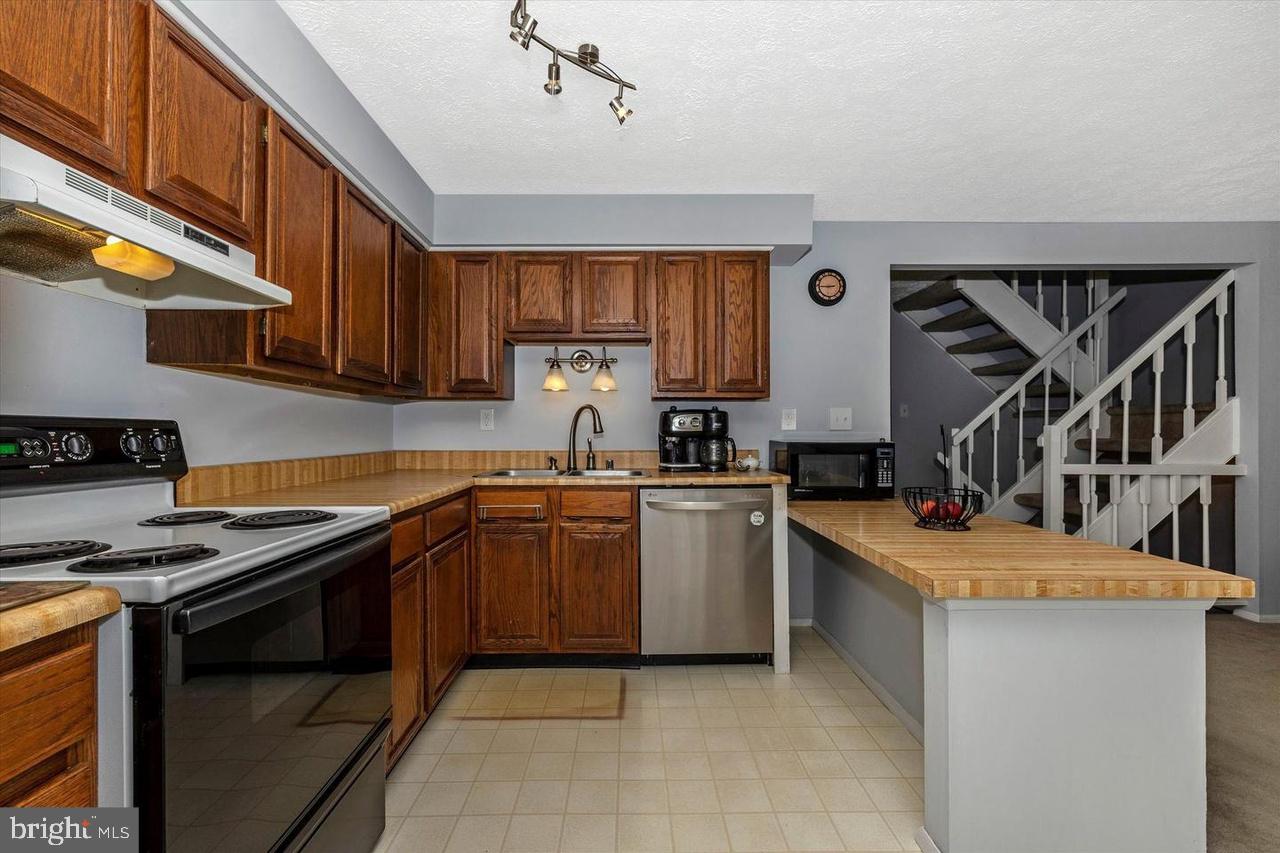 AMBER MEADOWS - Residential Lease