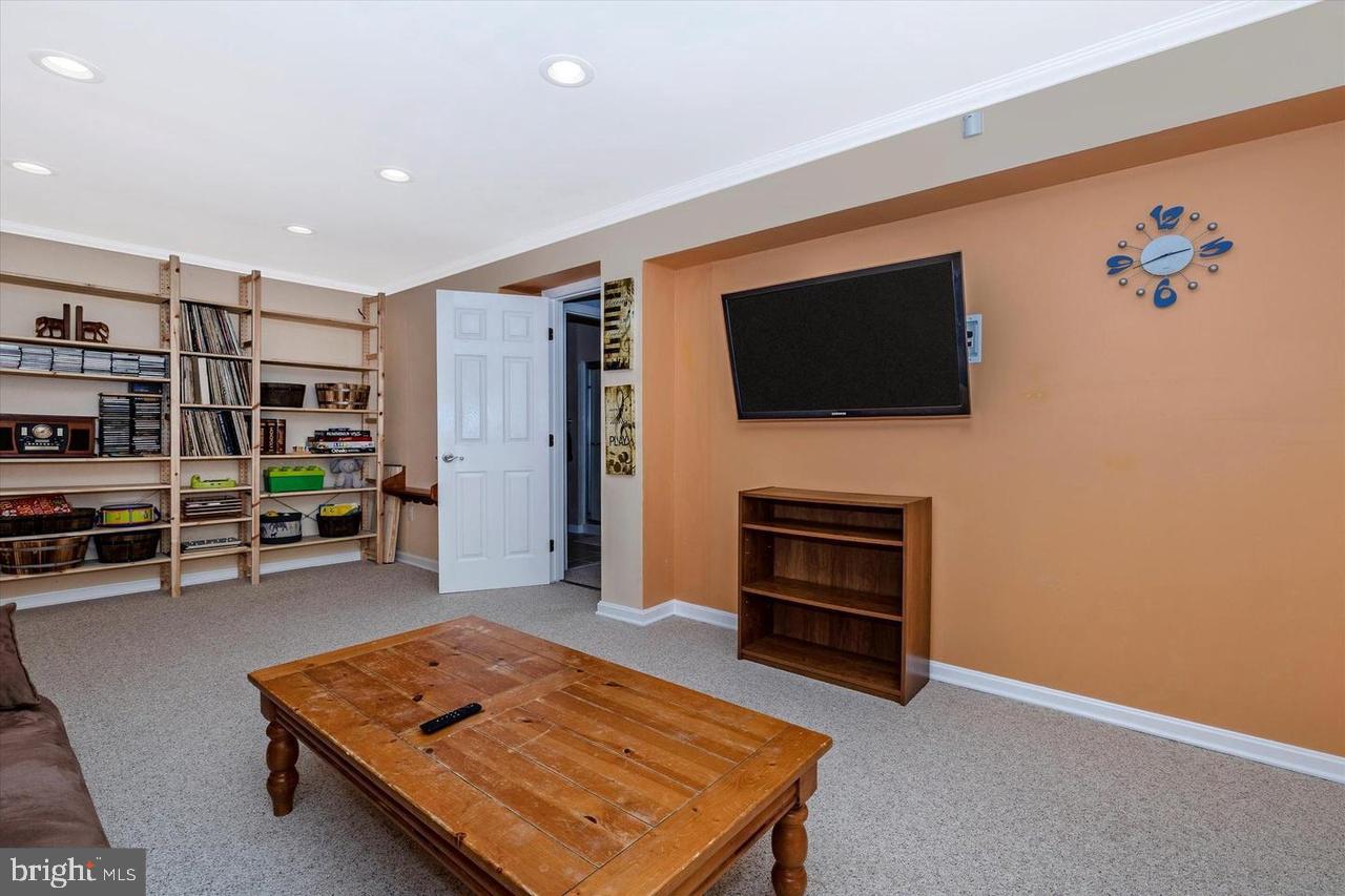 AMBER MEADOWS - Residential Lease