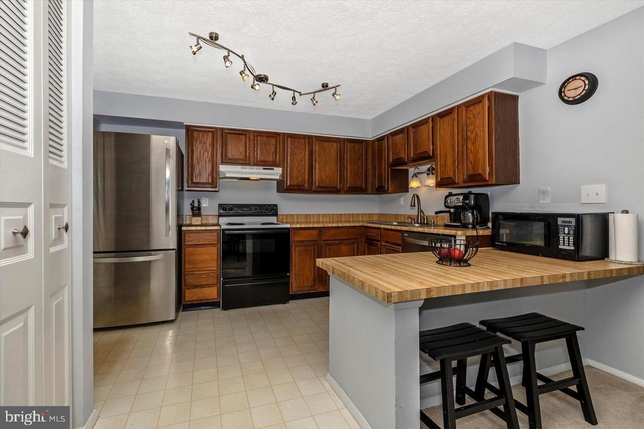 AMBER MEADOWS - Residential Lease