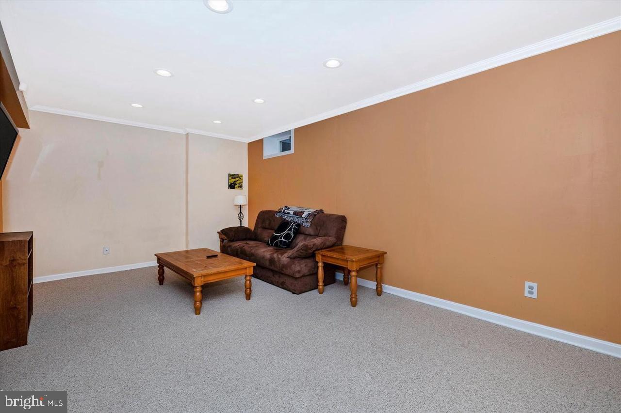 AMBER MEADOWS - Residential Lease