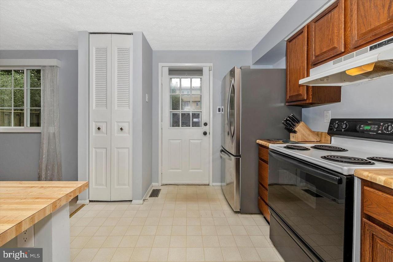 AMBER MEADOWS - Residential Lease