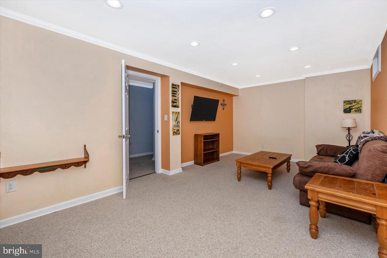 AMBER MEADOWS - Residential Lease